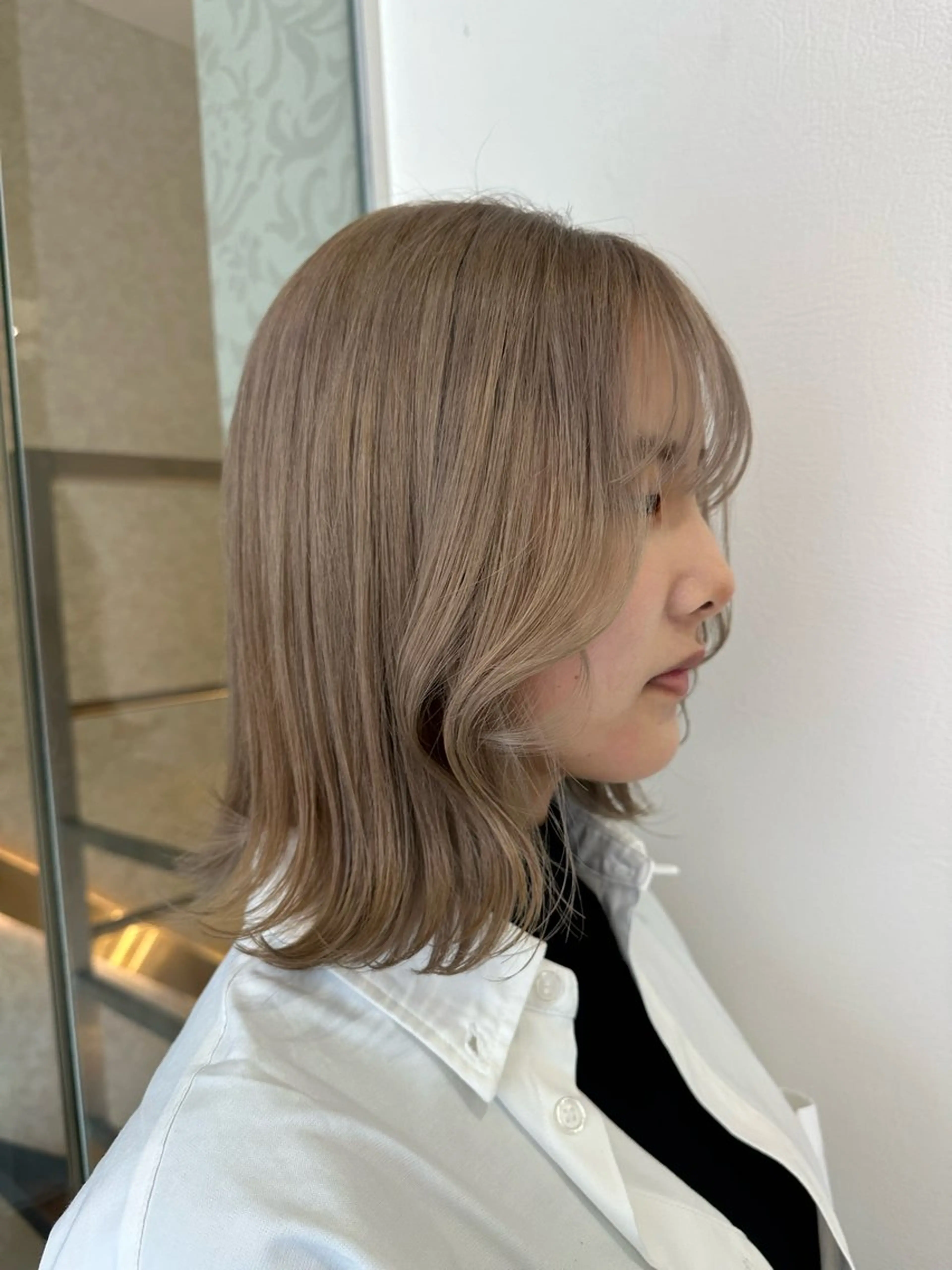ミディアム カラー ベージュカラー ミルクティーベージュ 野々村 麻由のヘアスタイル