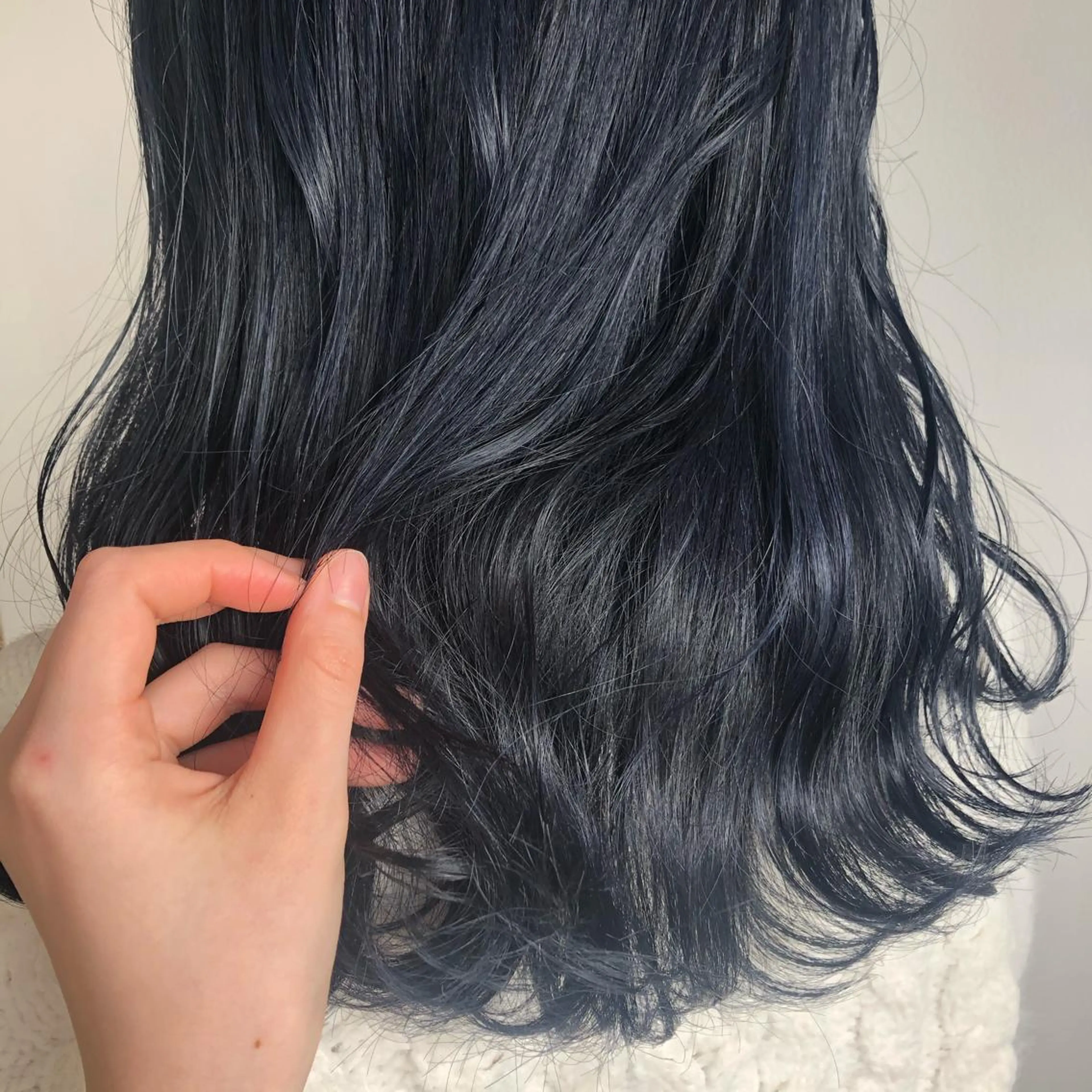 ミディアム カラー ネイビーカラー パープルカラー ヘアカラー ハイトーン/レイヤー /ケアブリーチ石川治のヘアスタイル