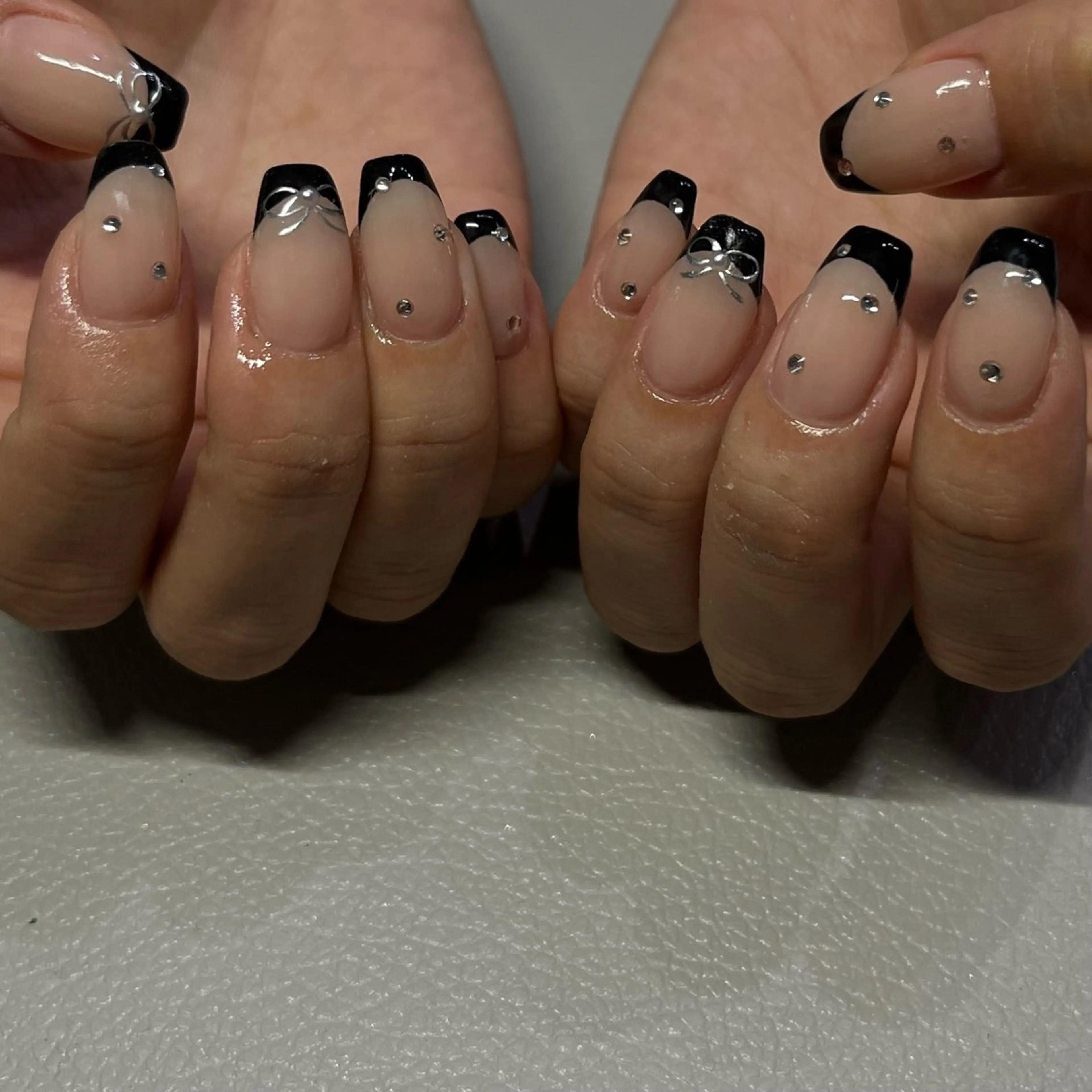 ネイル Ray. ちゅるん系ニュアンスのエステ・リラクイメージ