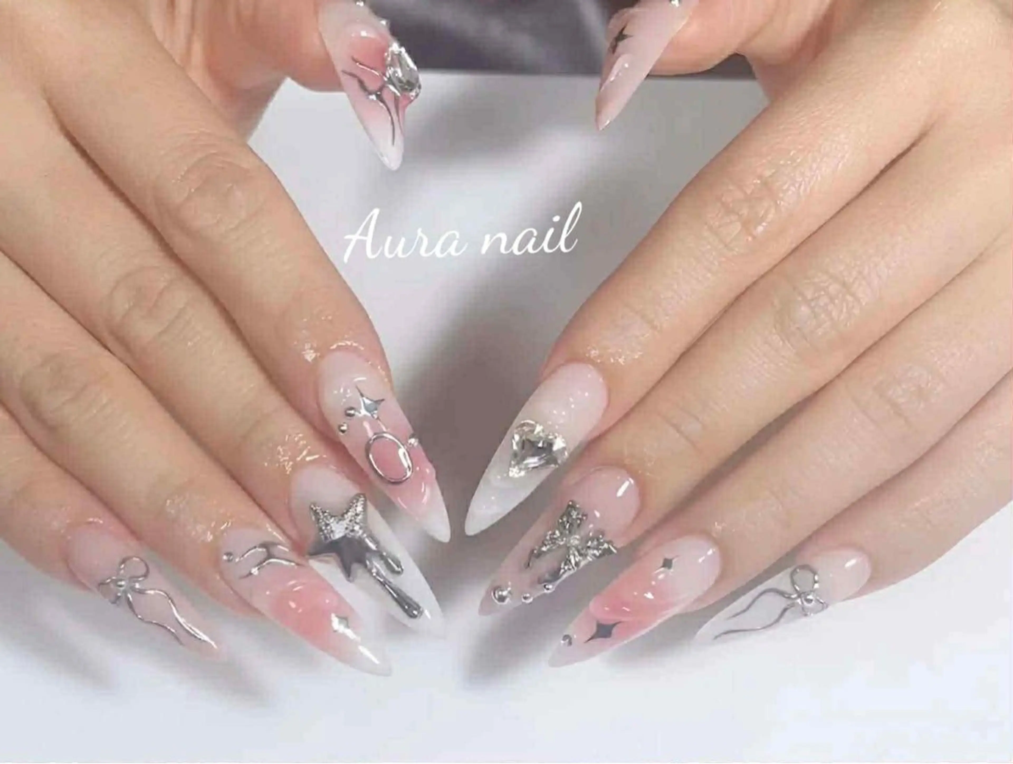 ネイル Aura Nail Maiのネイルデザイン