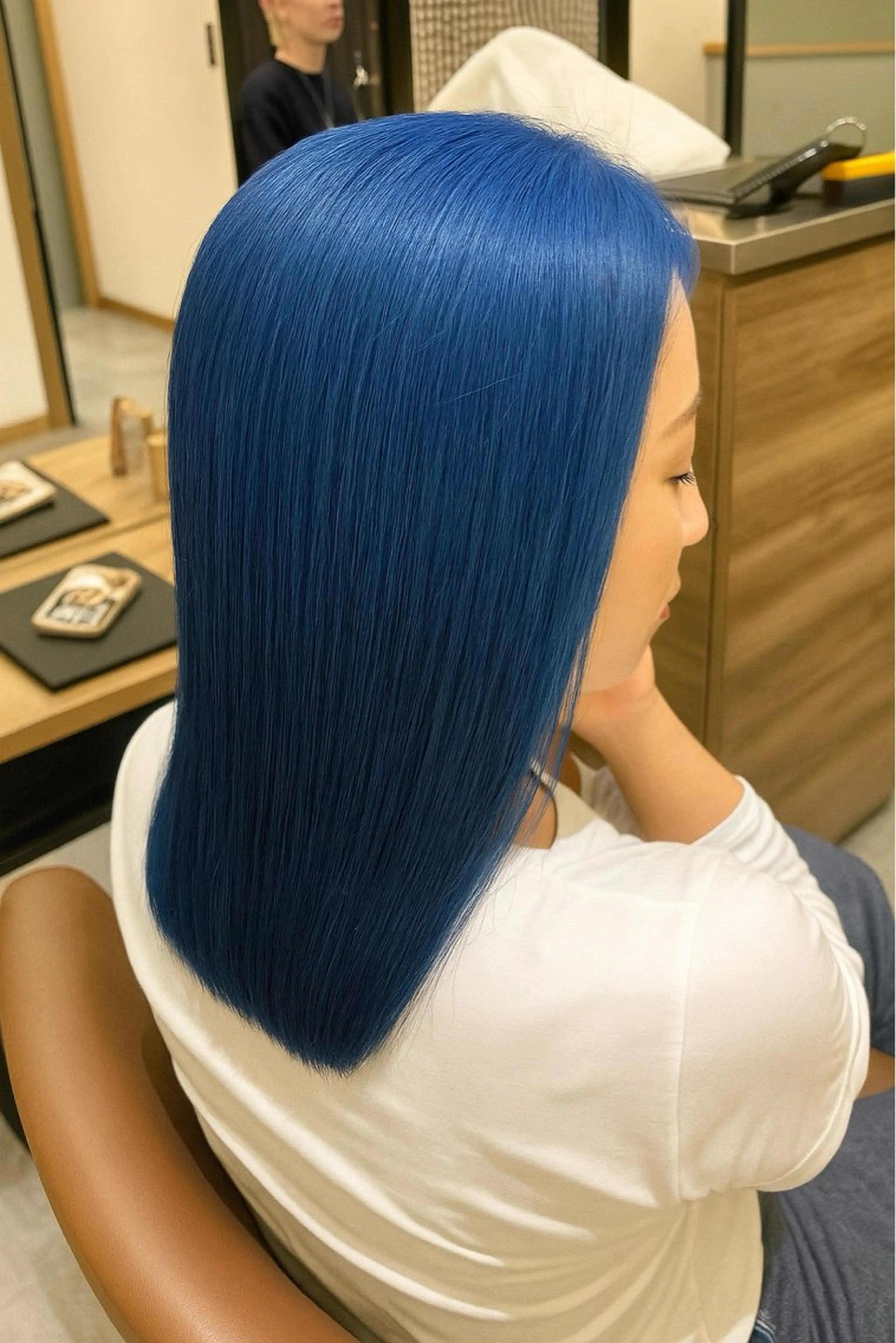 セミロング カラー ブリーチ ブルーカラー ケアブリーチ カット ヘアカラー 穐山 翔也のヘアスタイル