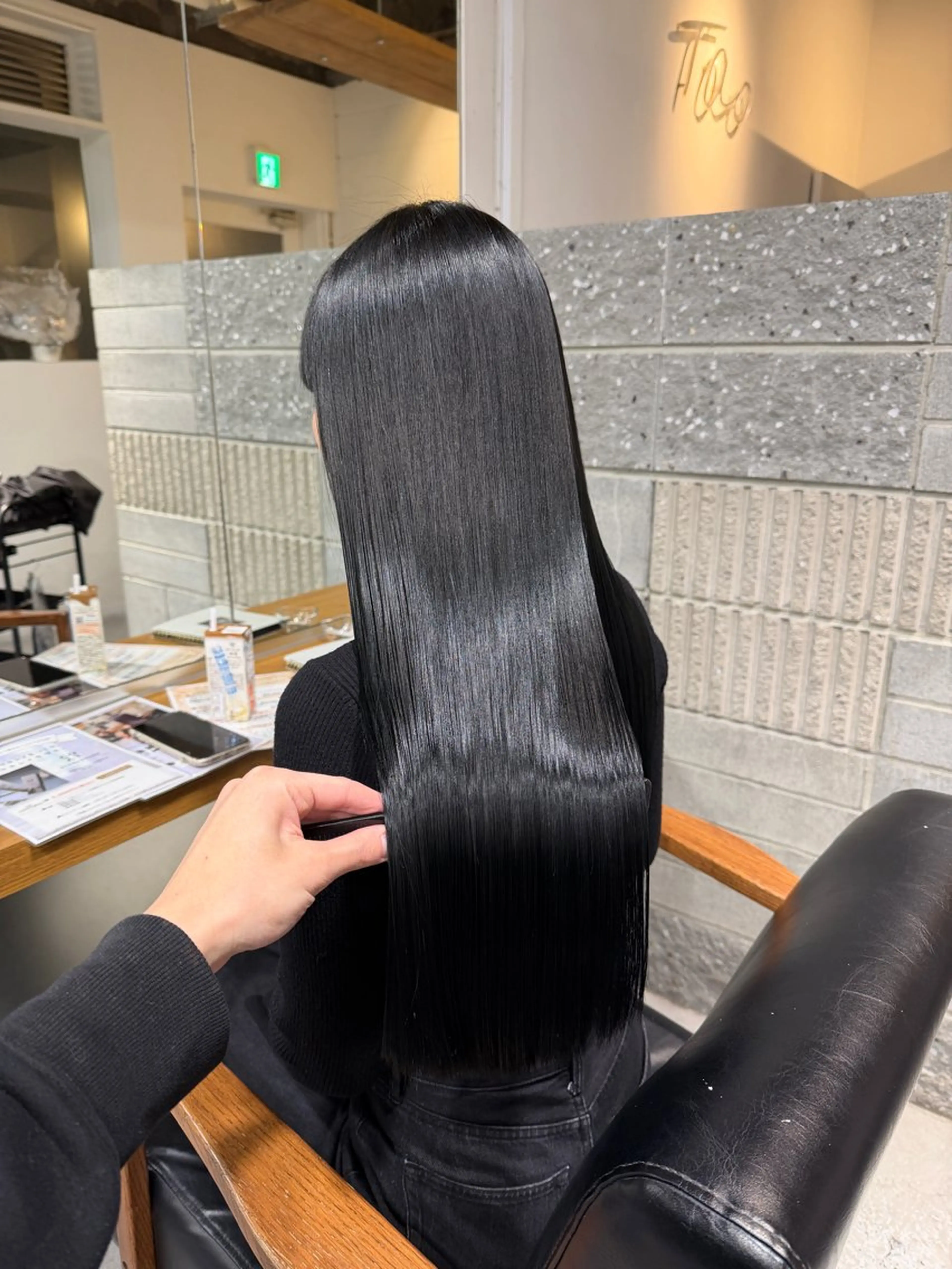 ロング ヘアカラー 岩尾 凪のヘアスタイル
