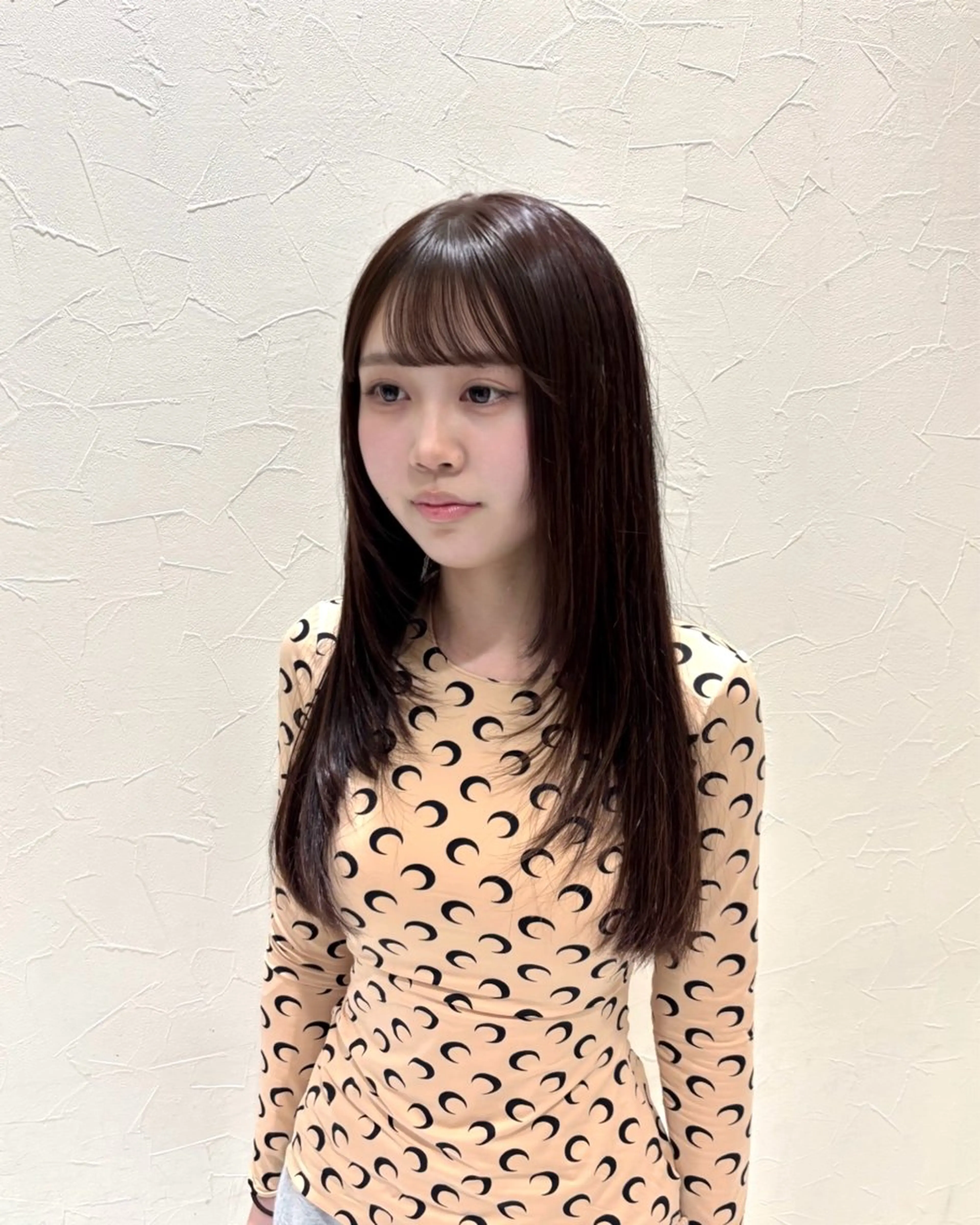 ロング レイヤーカット ロング シースルーバング カット ヘアカラー 小野 友暉のヘアスタイル