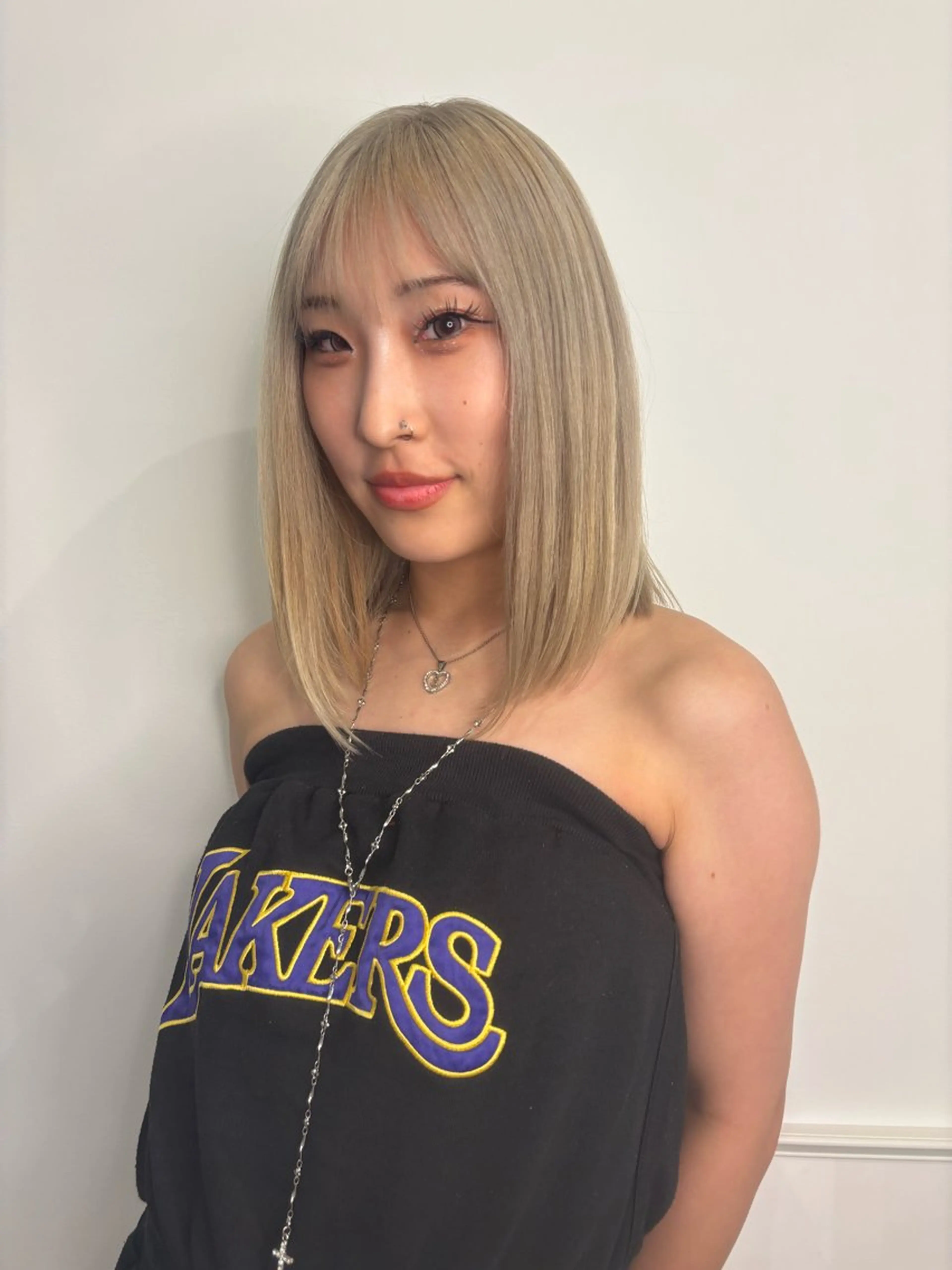 ミディアム カラー ベージュカラー シルバー シルバーベージュ IO/ブリーチカラー 特化美容師✨のヘアスタイル