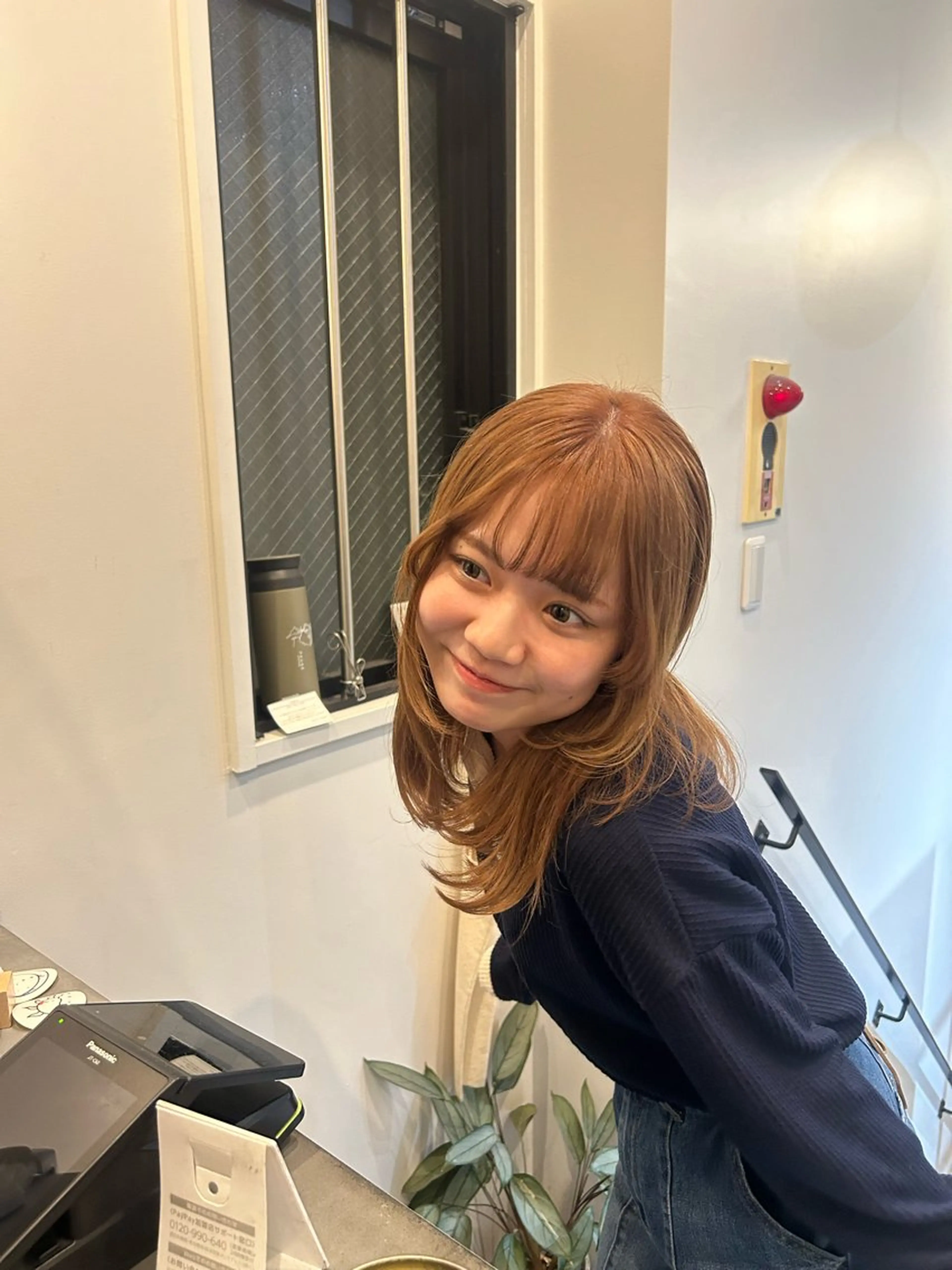 セミロング カラー ベージュカラー ブリーチ ヘアカラー メイ🩰 大阪/ヘアセットのヘアスタイル
