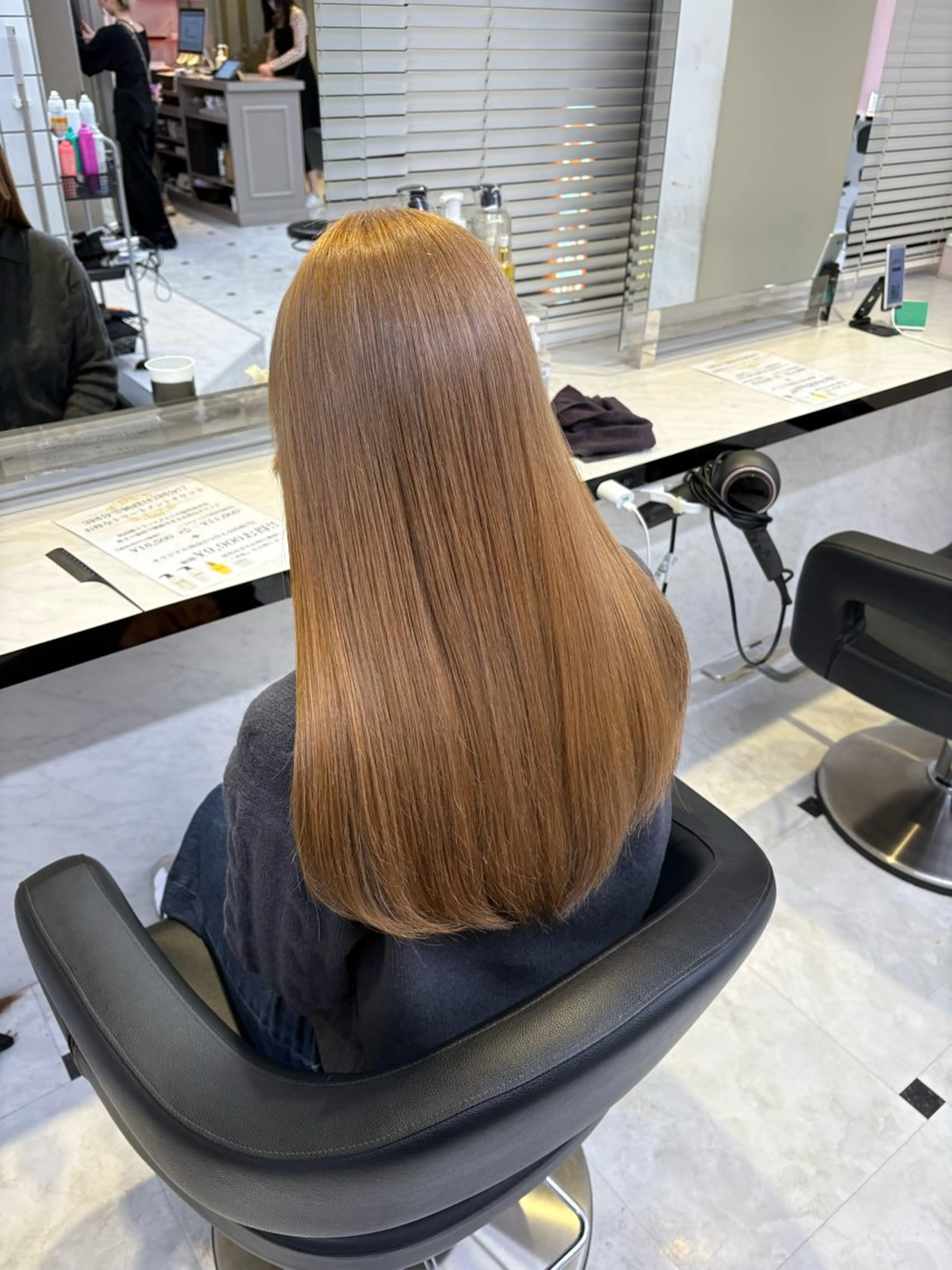 ロング カラー ヘアカラー トリートメント 透明感ベージュカラー 🪞上野🪞AIのヘアスタイル