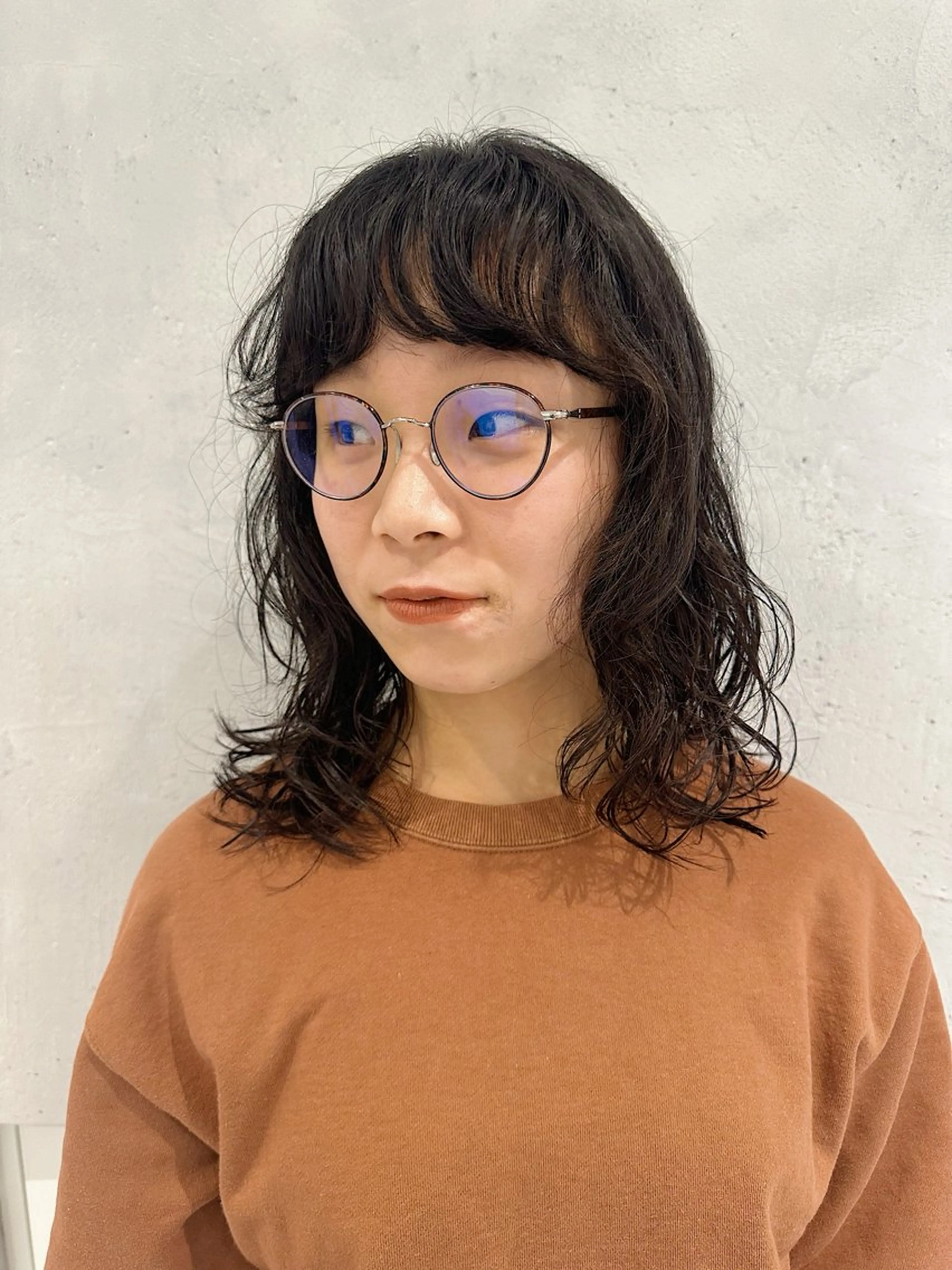 ミディアム ミディアムパーマ 顔まわりレイヤー レイヤーカット 小顔カット パーマ/パーマ落とし /藤木舜太のヘアスタイル