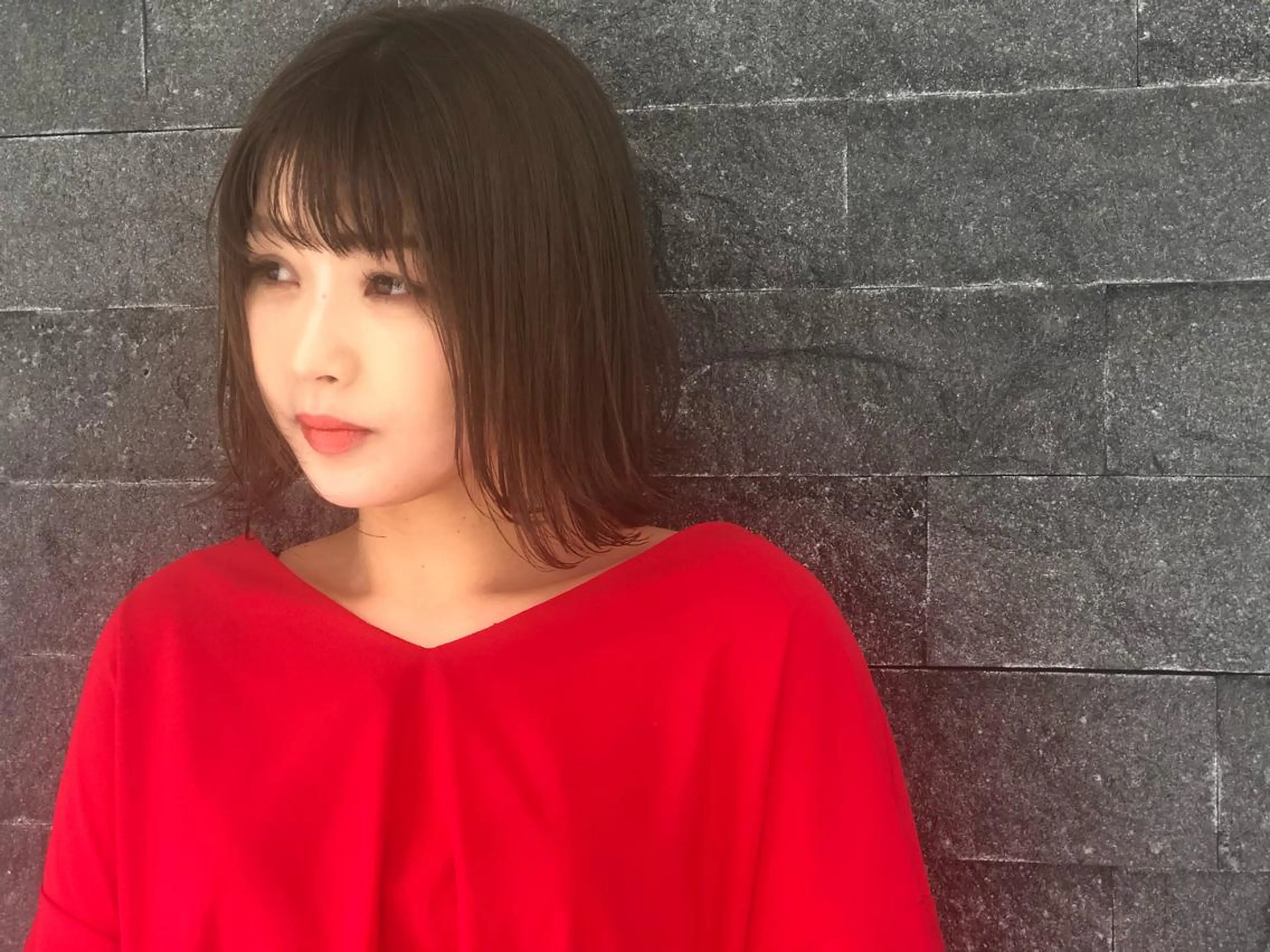 ミディアム カラー 切りっぱなしボブ アッシュ ボブ カット ヘアカラー トリートメント 及川 祐輔のヘアスタイル