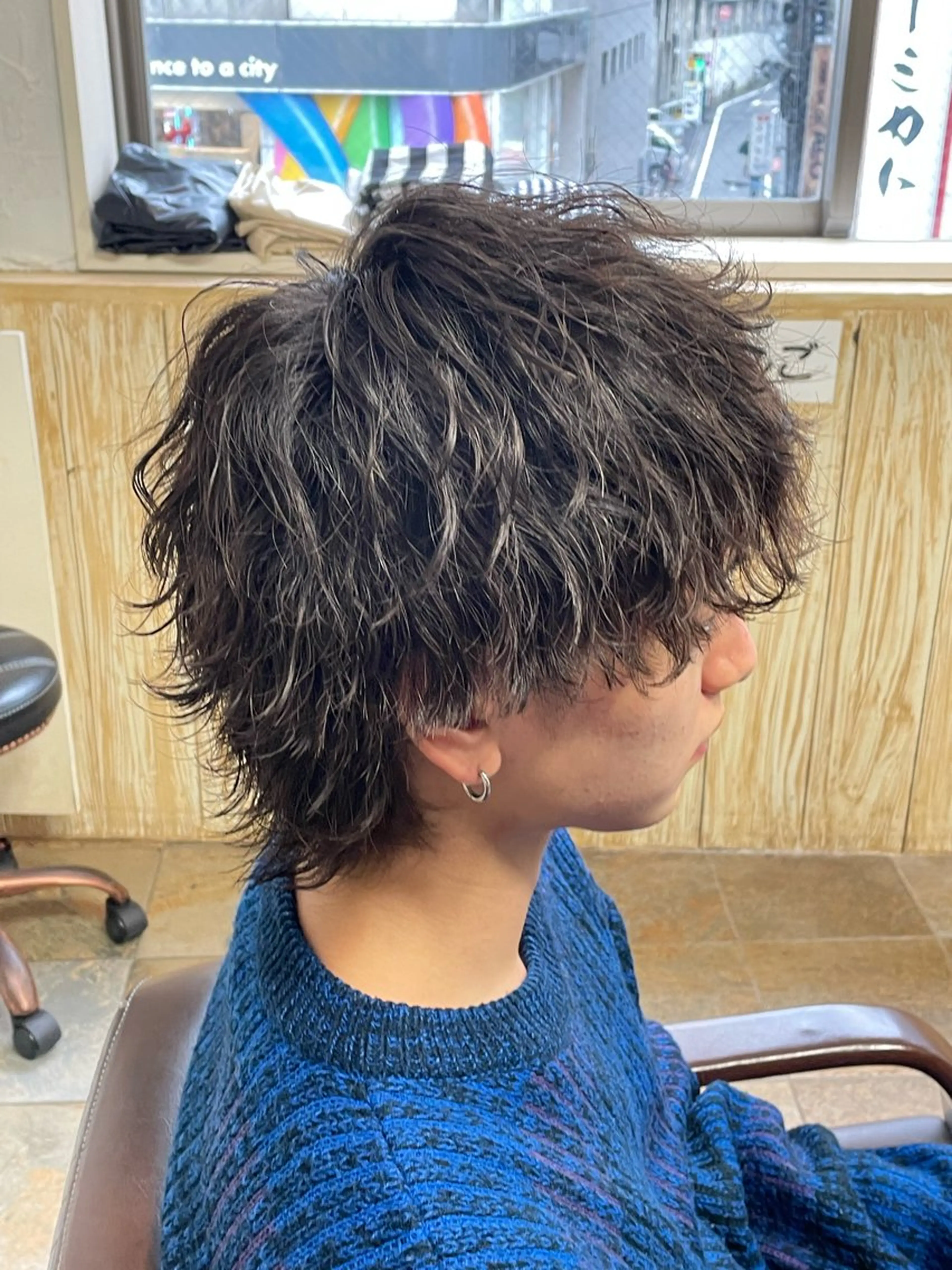 ショート パーマ メンズ メンズパーマ 波巻きパーマ スパイラルパーマ 榎戸 怜真のヘアスタイル