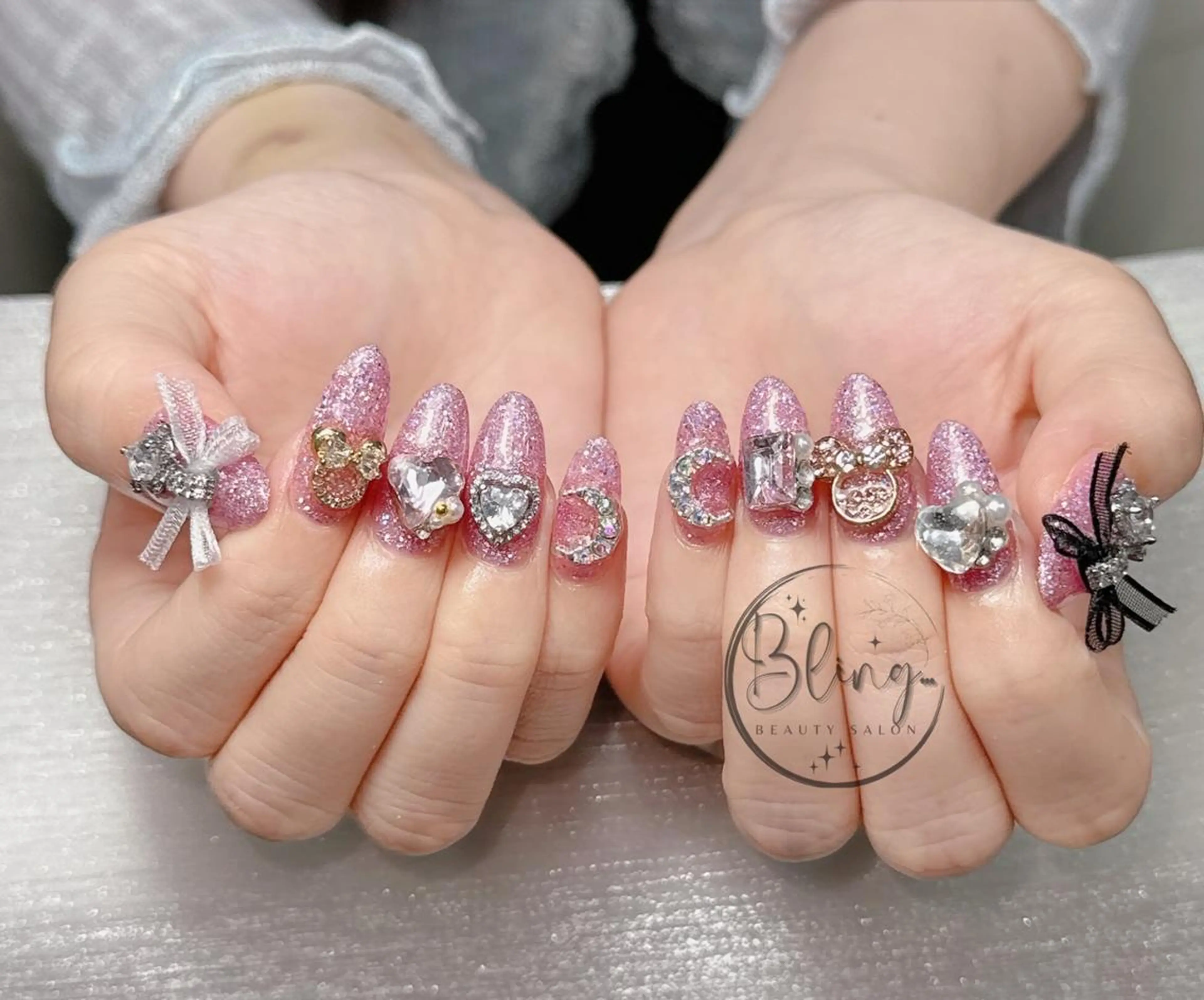 セミロング 韓国風ヘア ハンドネイル Bling Salonのネイルデザイン