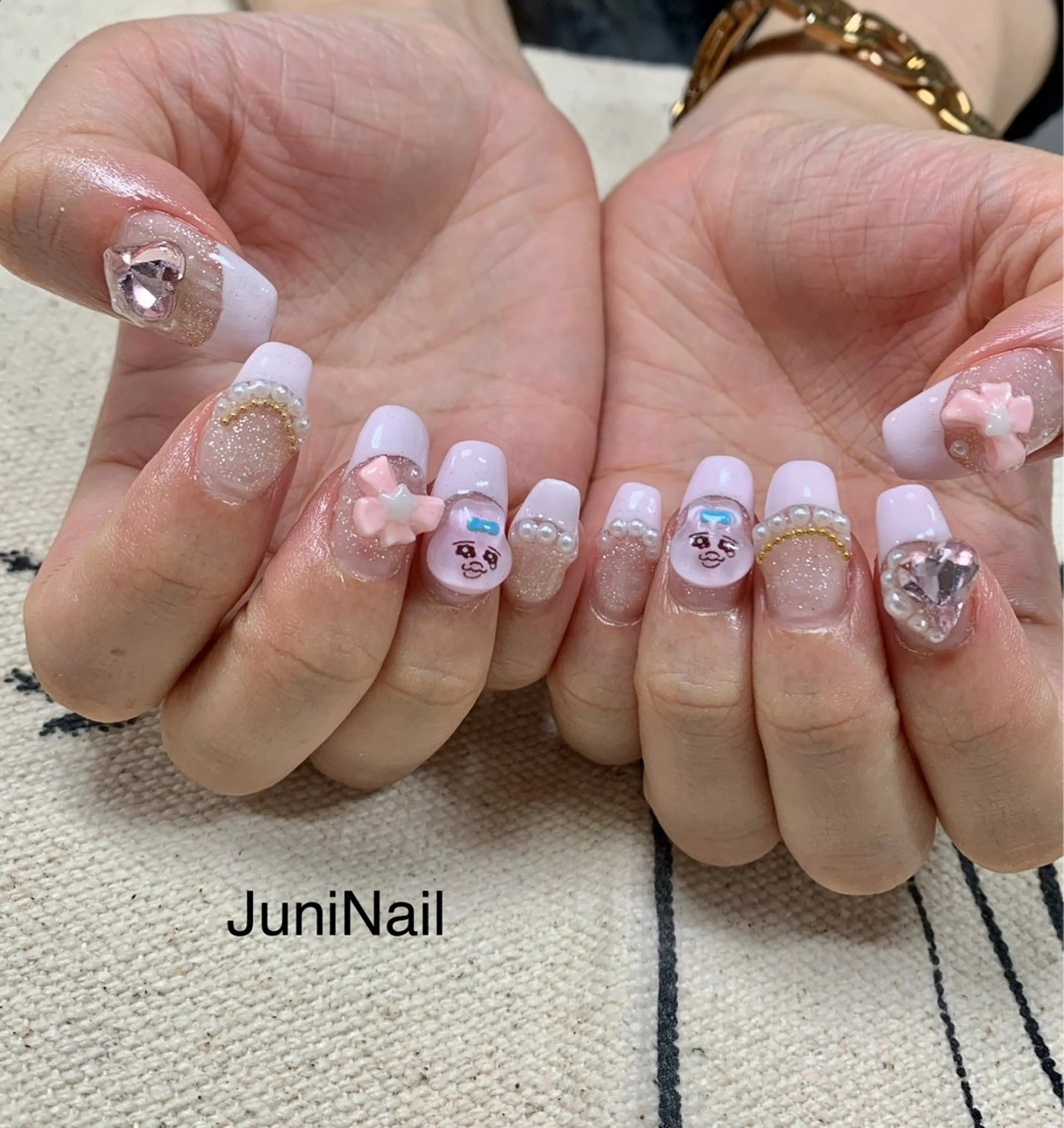 ネイル オーロラネイル フラッシュネイル 氷ネイル・うるうるネイル キラキラネイル 韓国ネイル ハンドネイル JuniNail 주니네일🇰🇷suのネイルデザイン