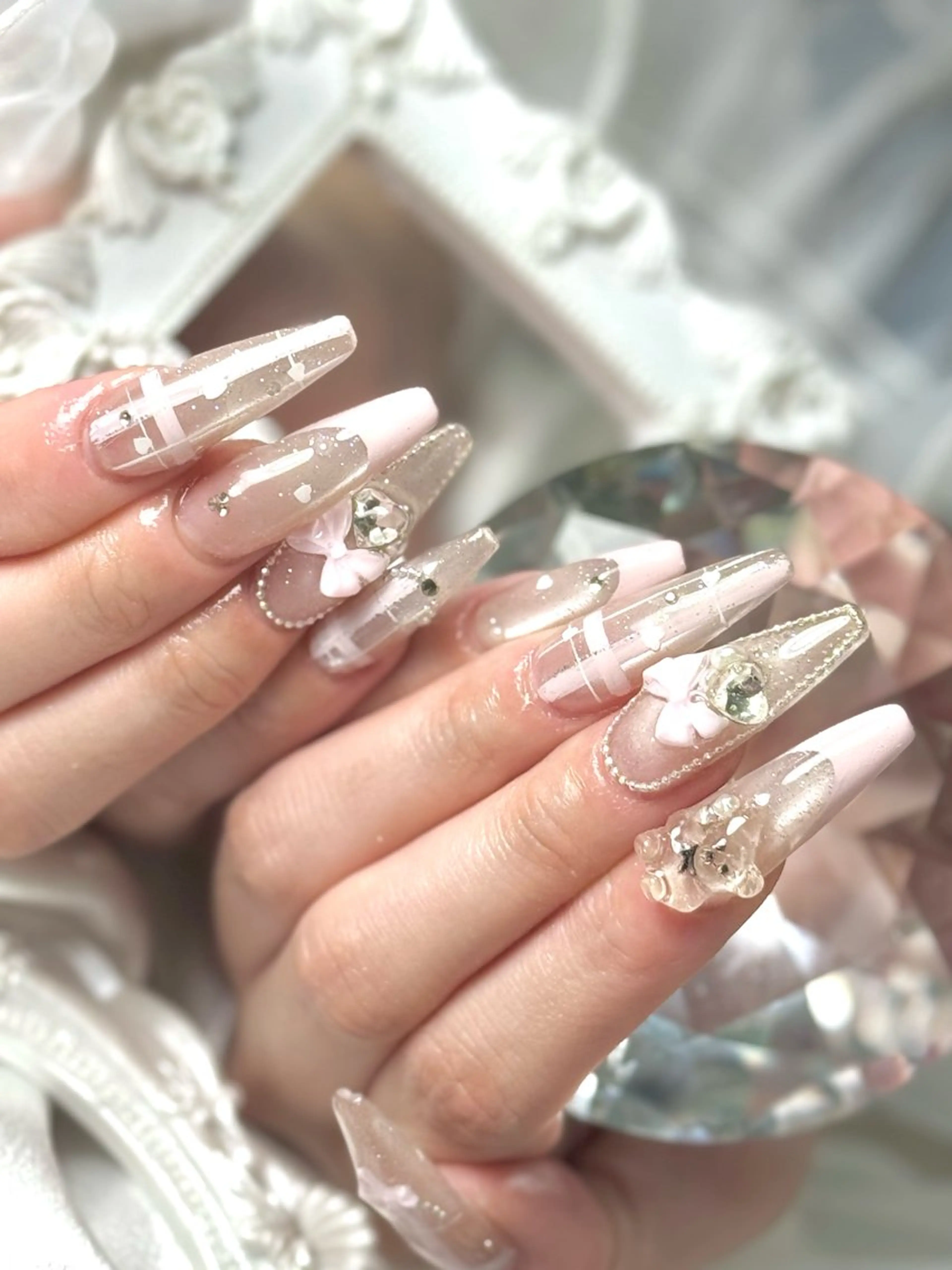 ネイル ハンドネイル ルシイ🎀新宿長さ 出しパーツ専門店のネイルデザイン