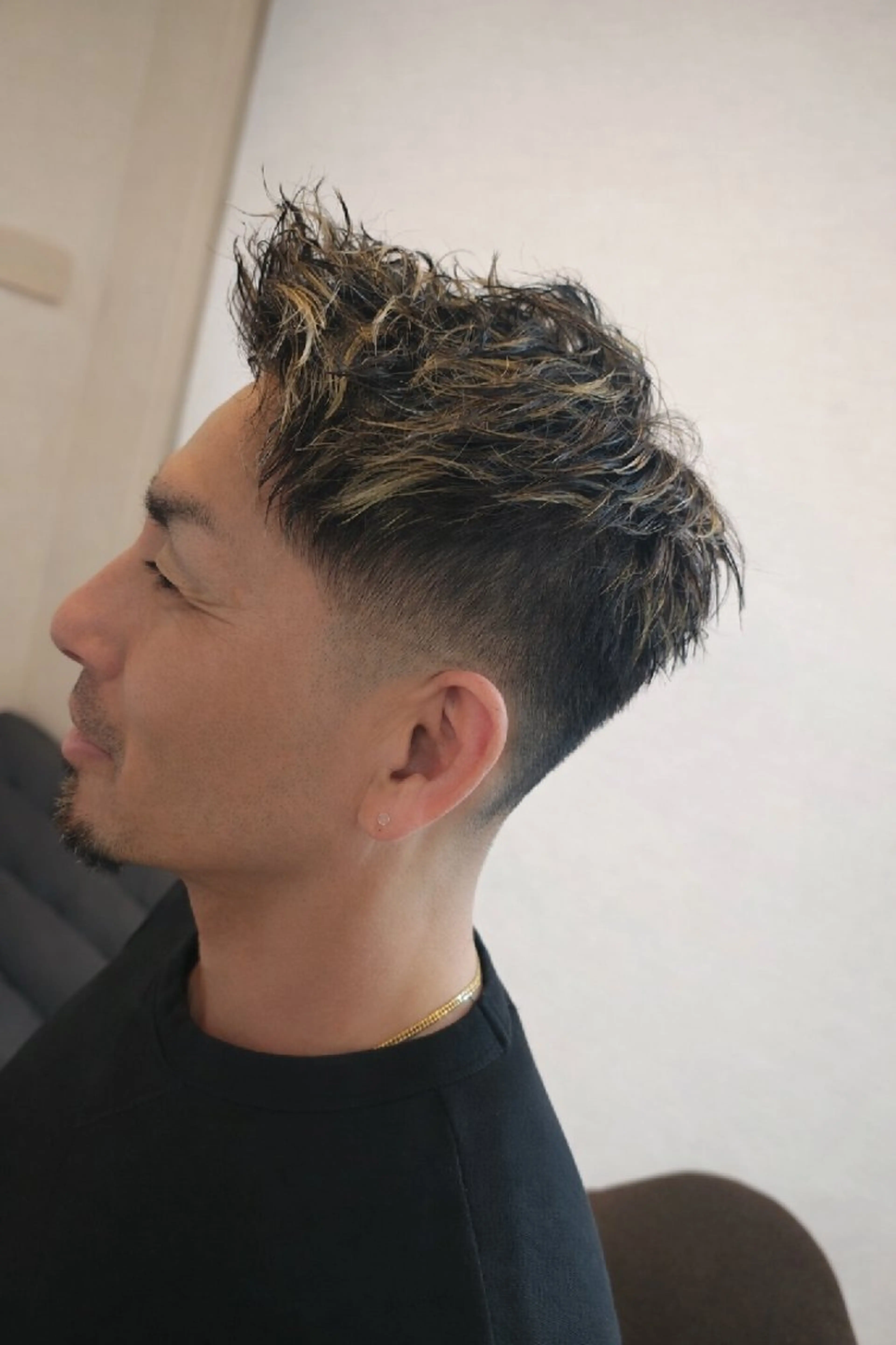 メンズ カラー フェードカット メンズハイライト ハイライトカラー コウスケ rebornのヘアスタイル