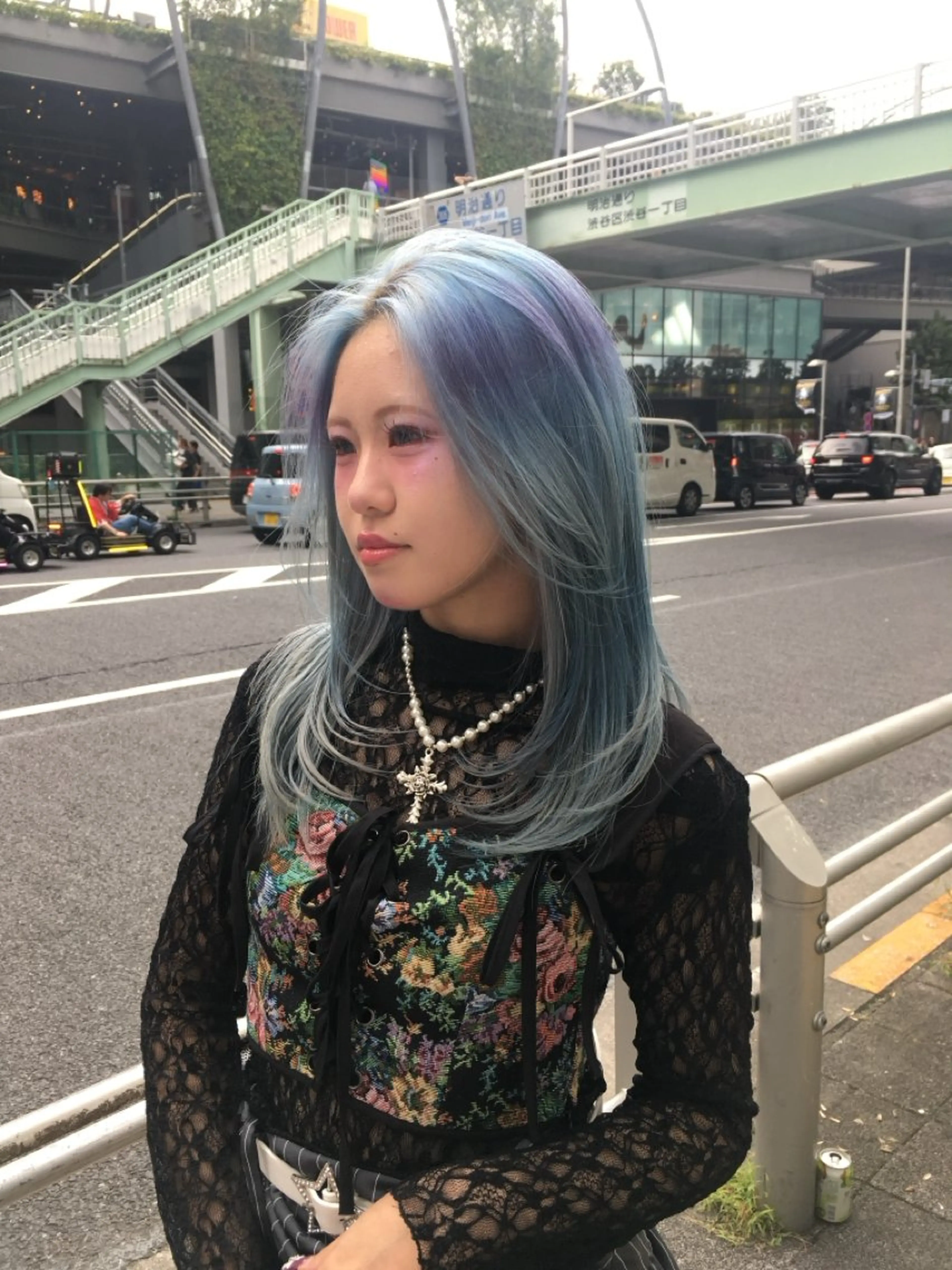 セミロング カラー デザインカラー Momoka🪷 /ハイトーンのヘアスタイル