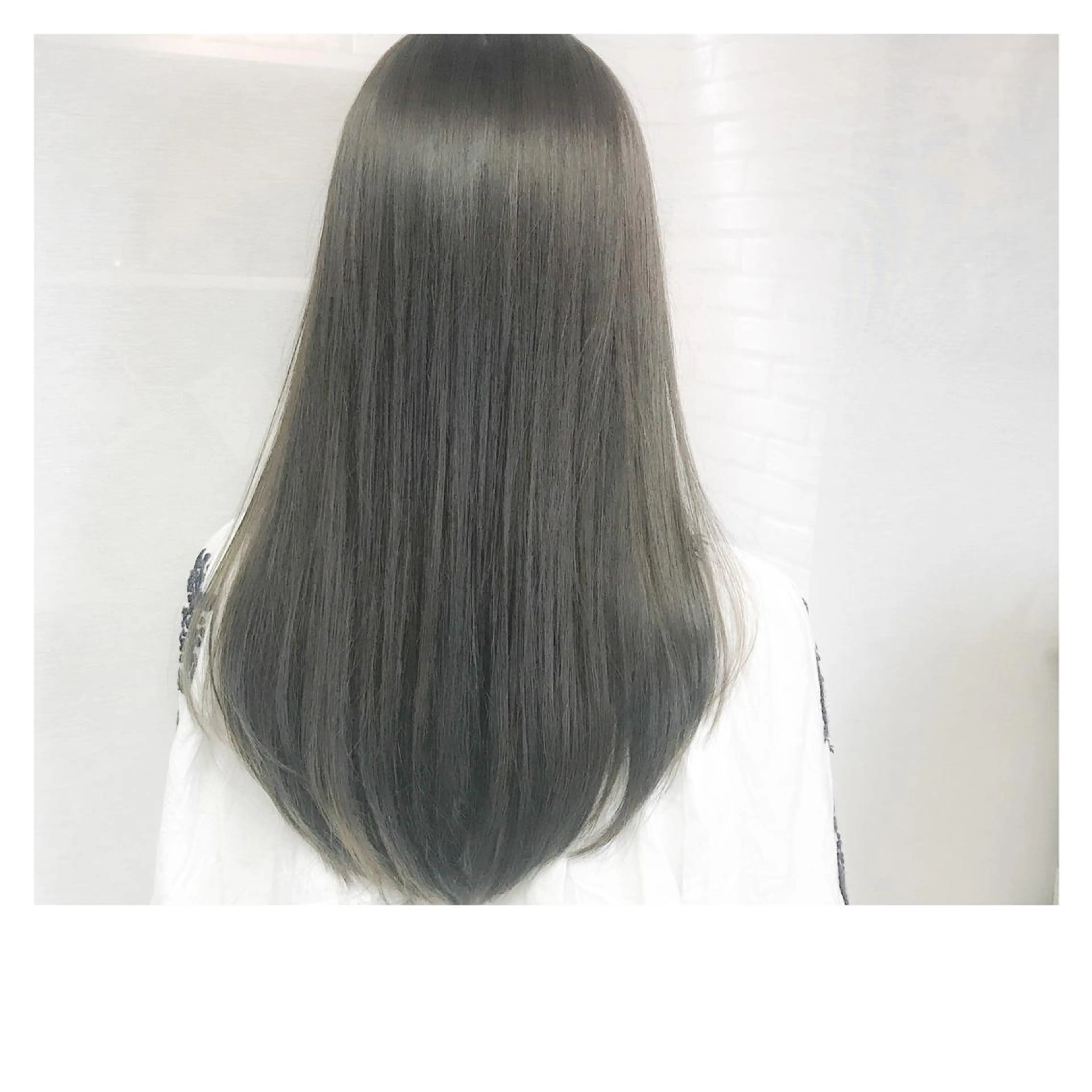 ロング アッシュ clan五反田所属・髪質改善、縮毛矯正 店長浅野太郎のヘアスタイル