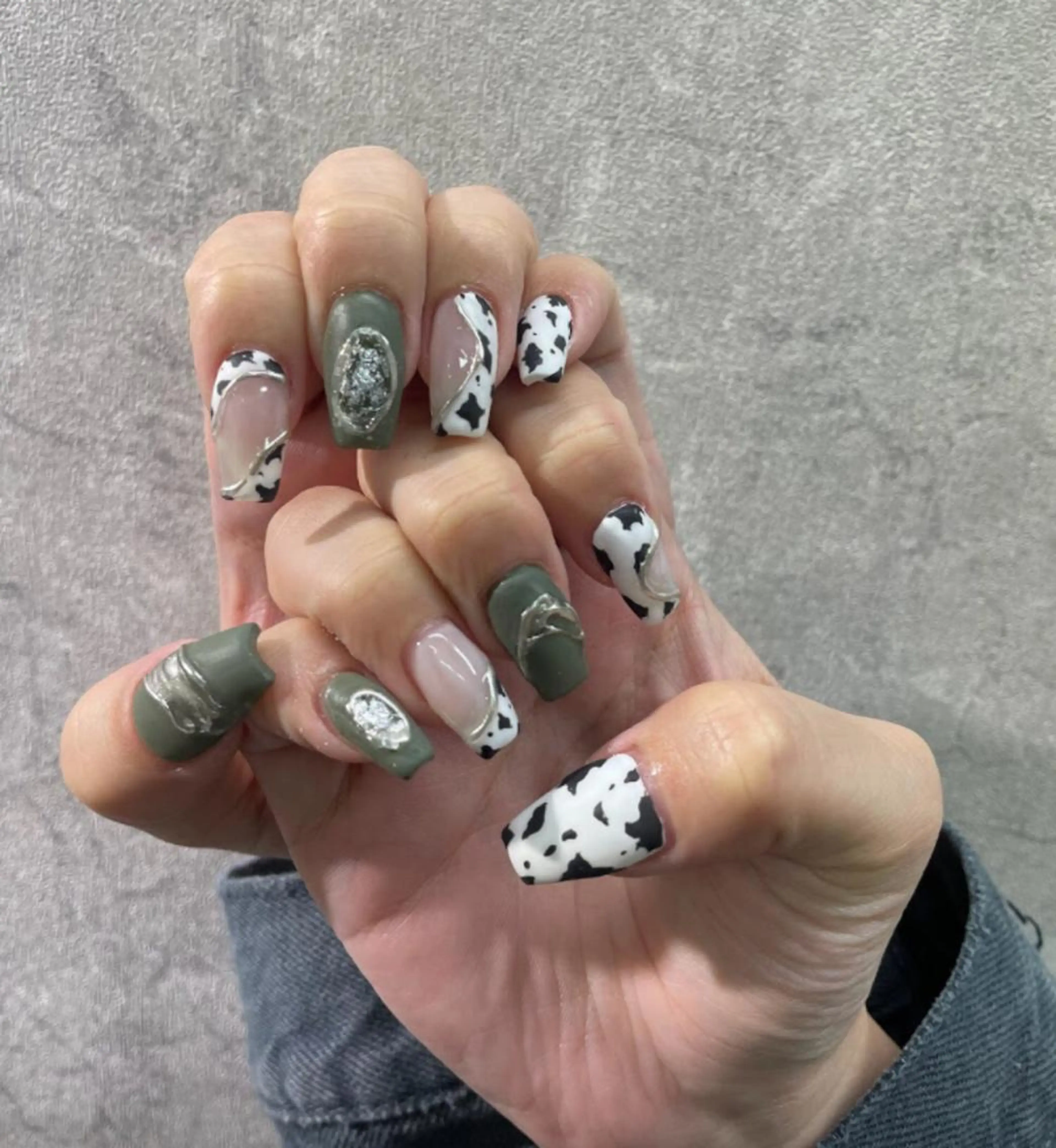 ネイル nailstudio eviz新宿店のネイルデザイン