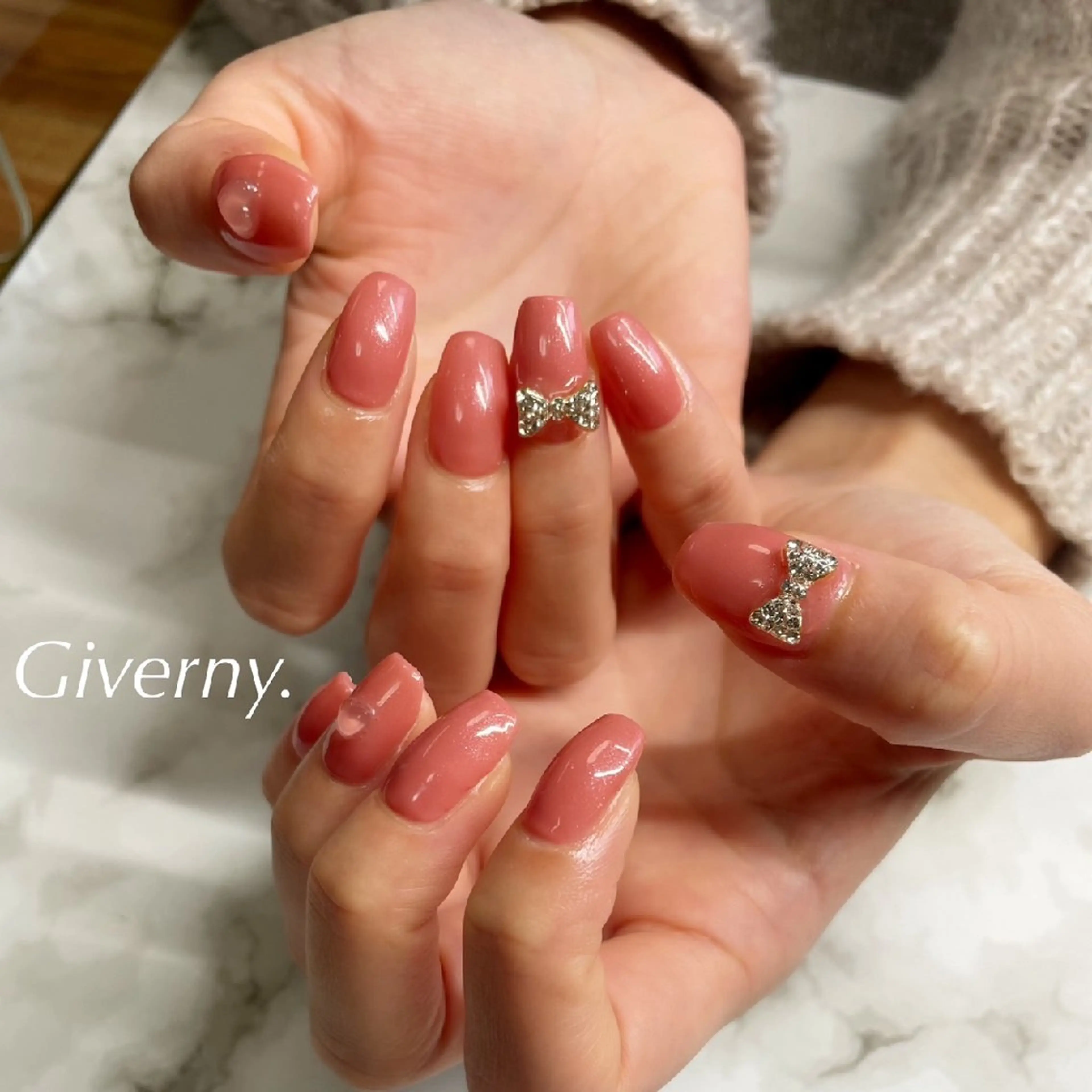 ネイル ハート ワンカラーネイル リボン ハンドネイル Giverny .のネイルデザイン