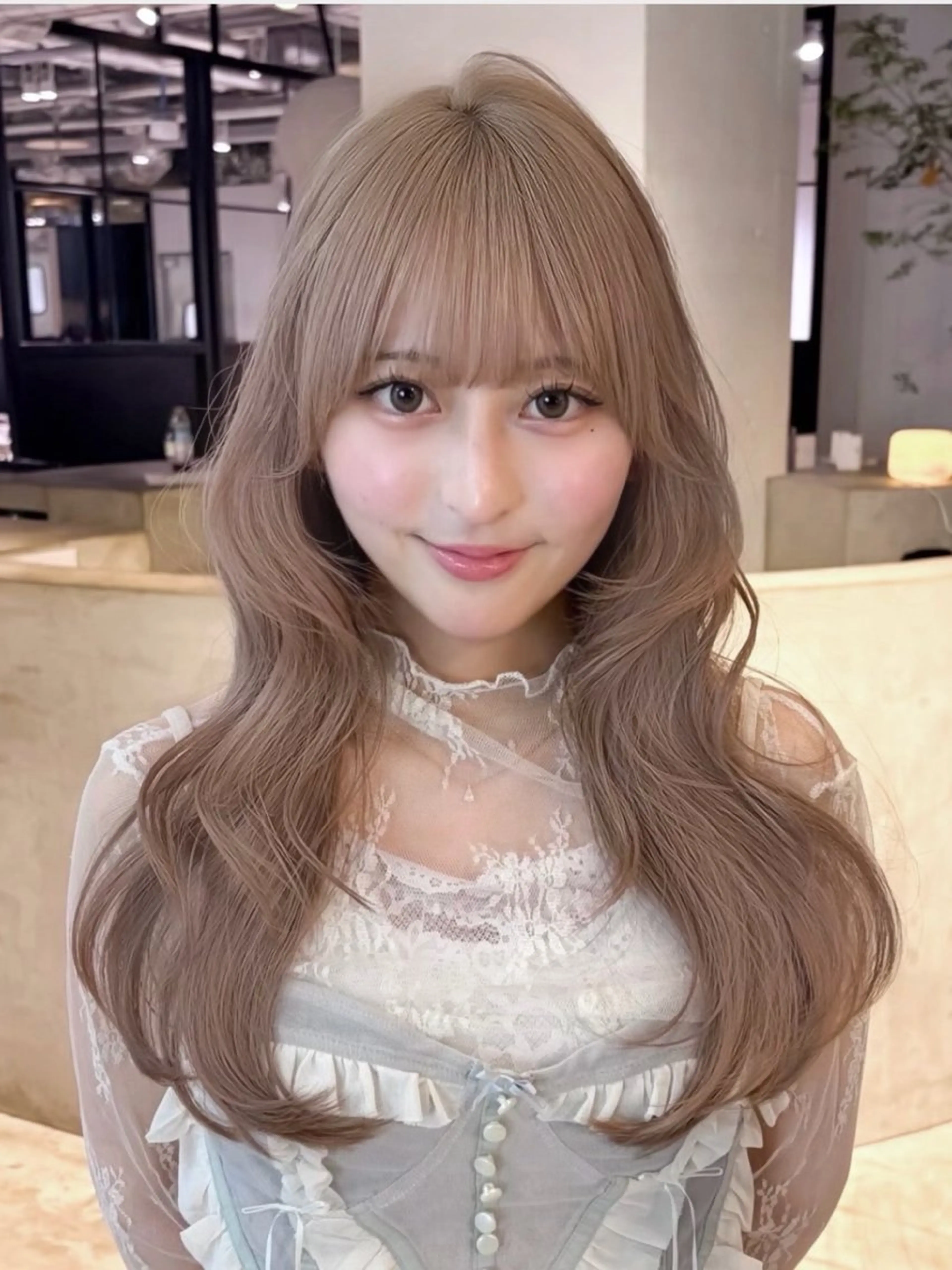 【U25  ミルクティーカラーしたい方限定🎀】　ダブルカラー（ケアブリーチ）+コーティングトリートメントの写真