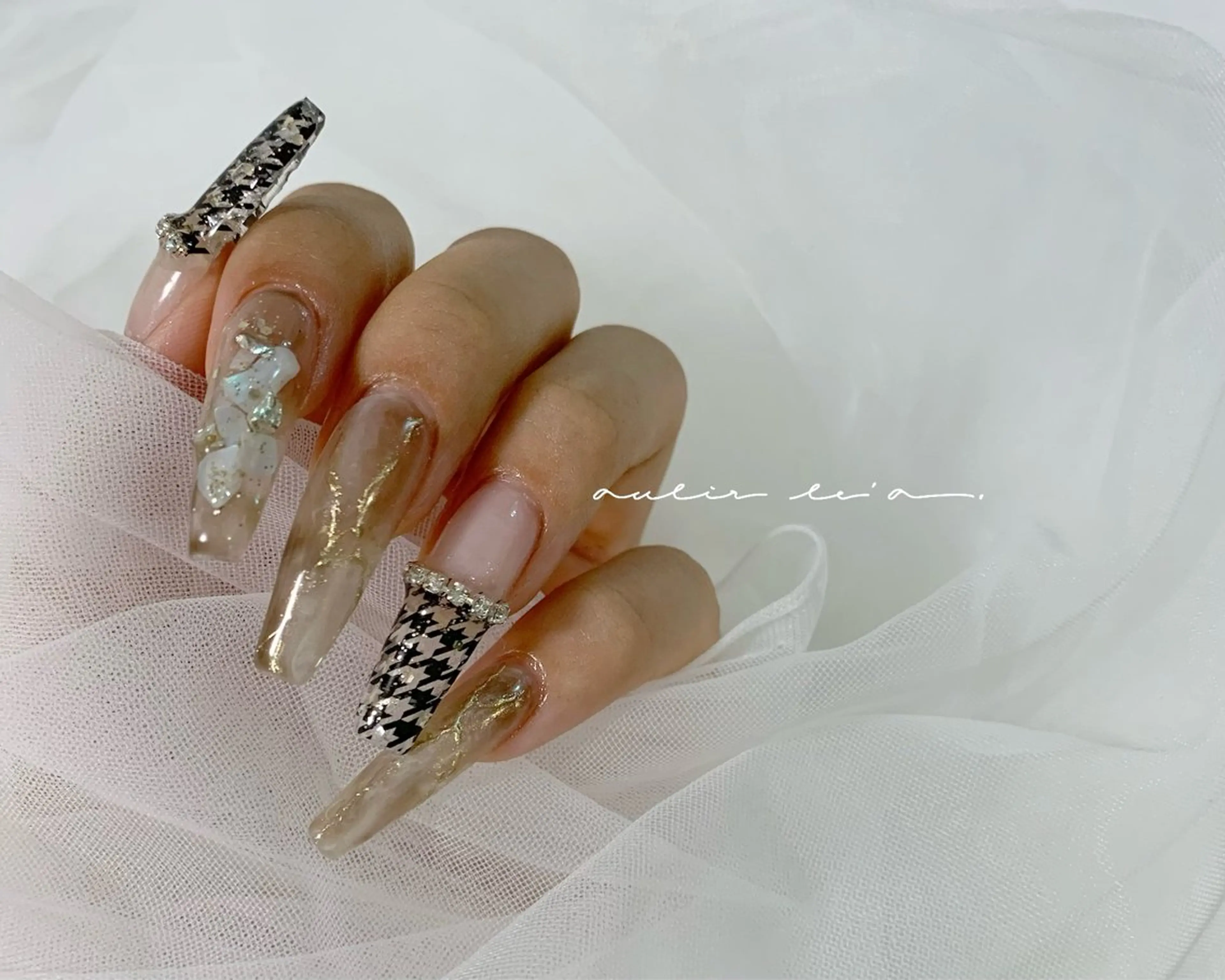 ネイル ハンドネイル aulir le'a 【ｱｳﾘｰﾚｱ】のネイルデザイン