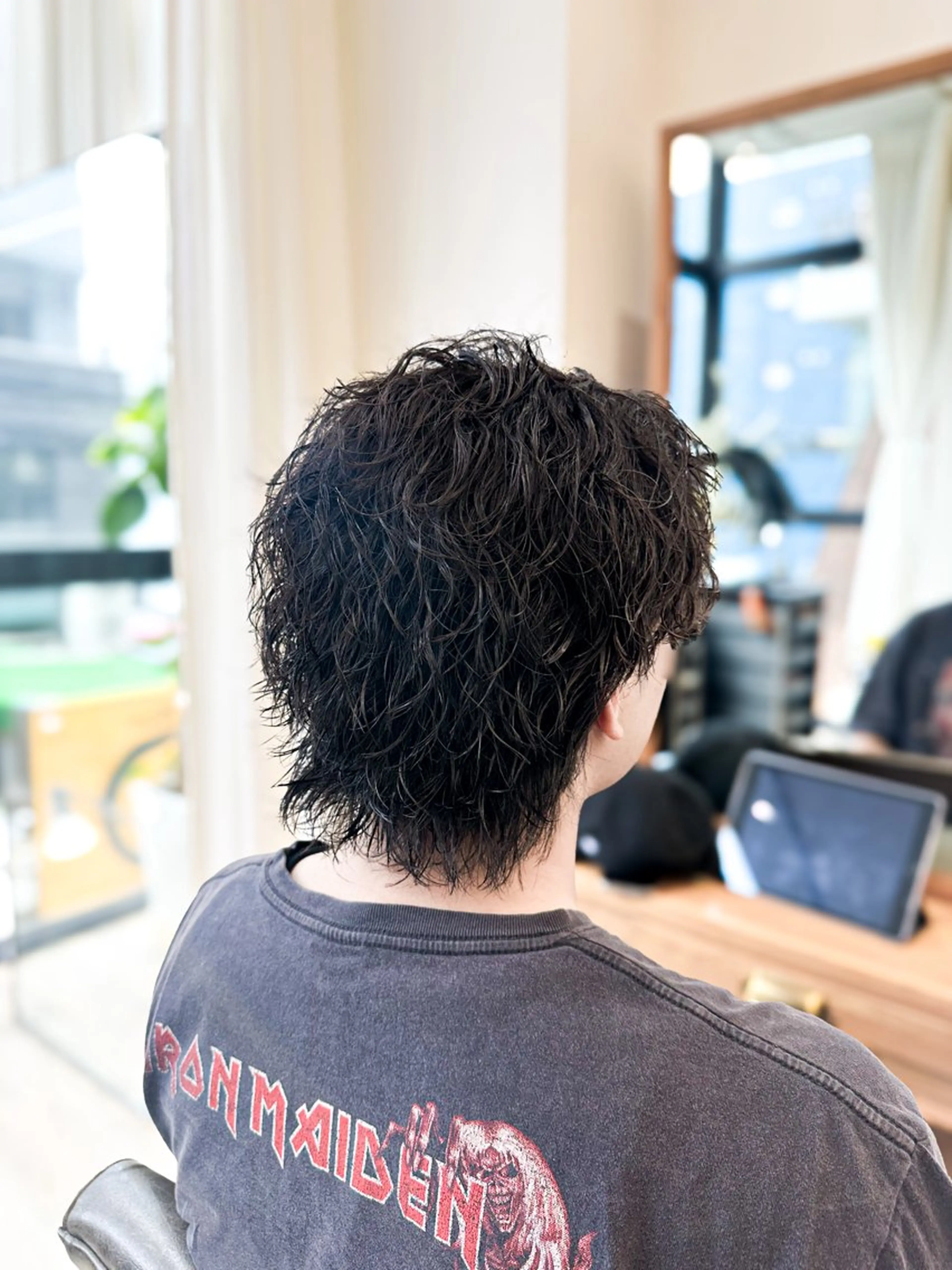 パーマ メンズ センターパート メンズパーマ 波巻きパーマ カット パーマ ブリーチカラー🔥 パーマ【佐々木凌平】のヘアスタイル