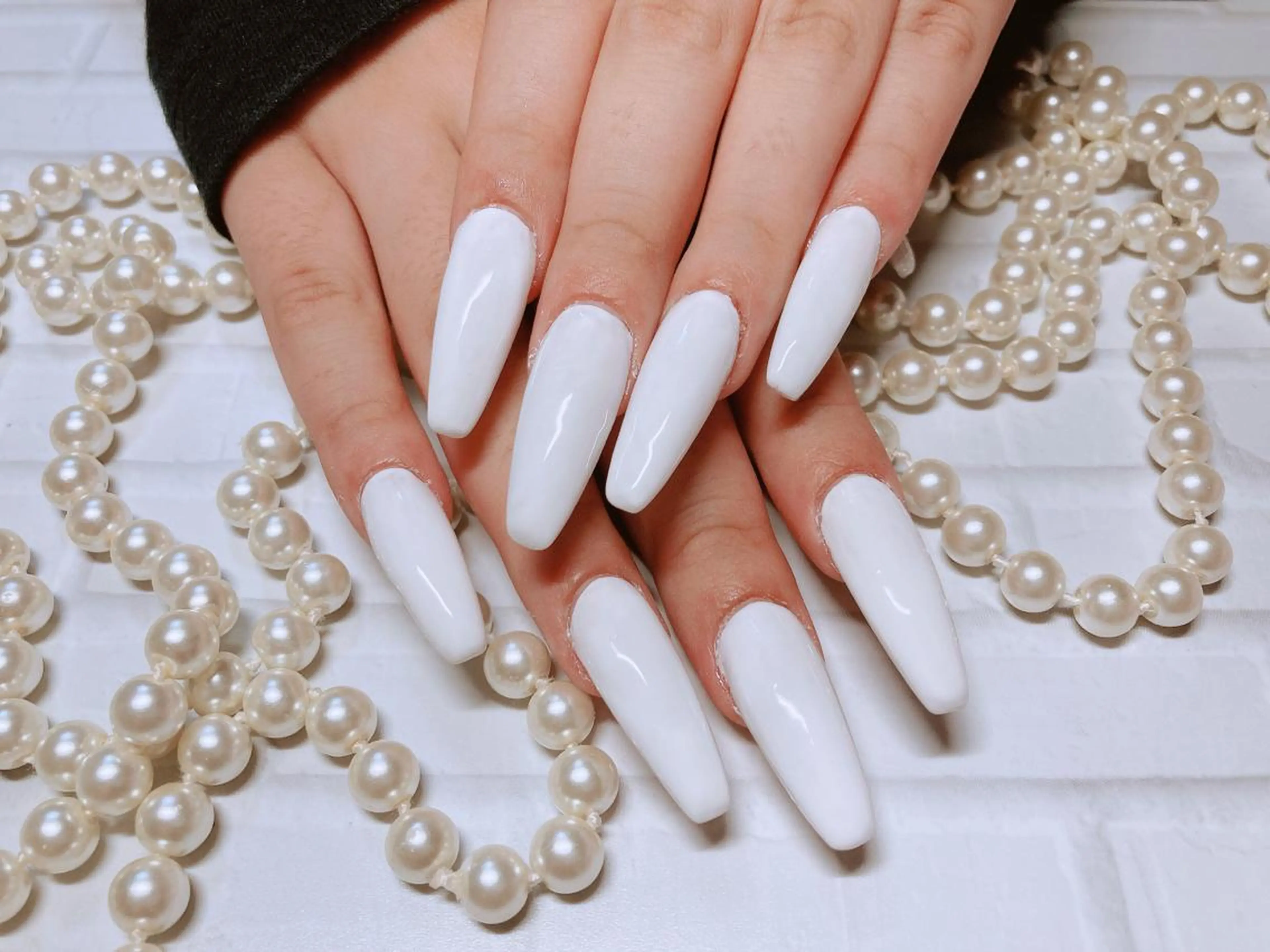 ネイル ロングネイル ホワイト ハンドネイル ハンドケア ネイル･脱毛サロン HARRYSのエステ・リラクイメージ