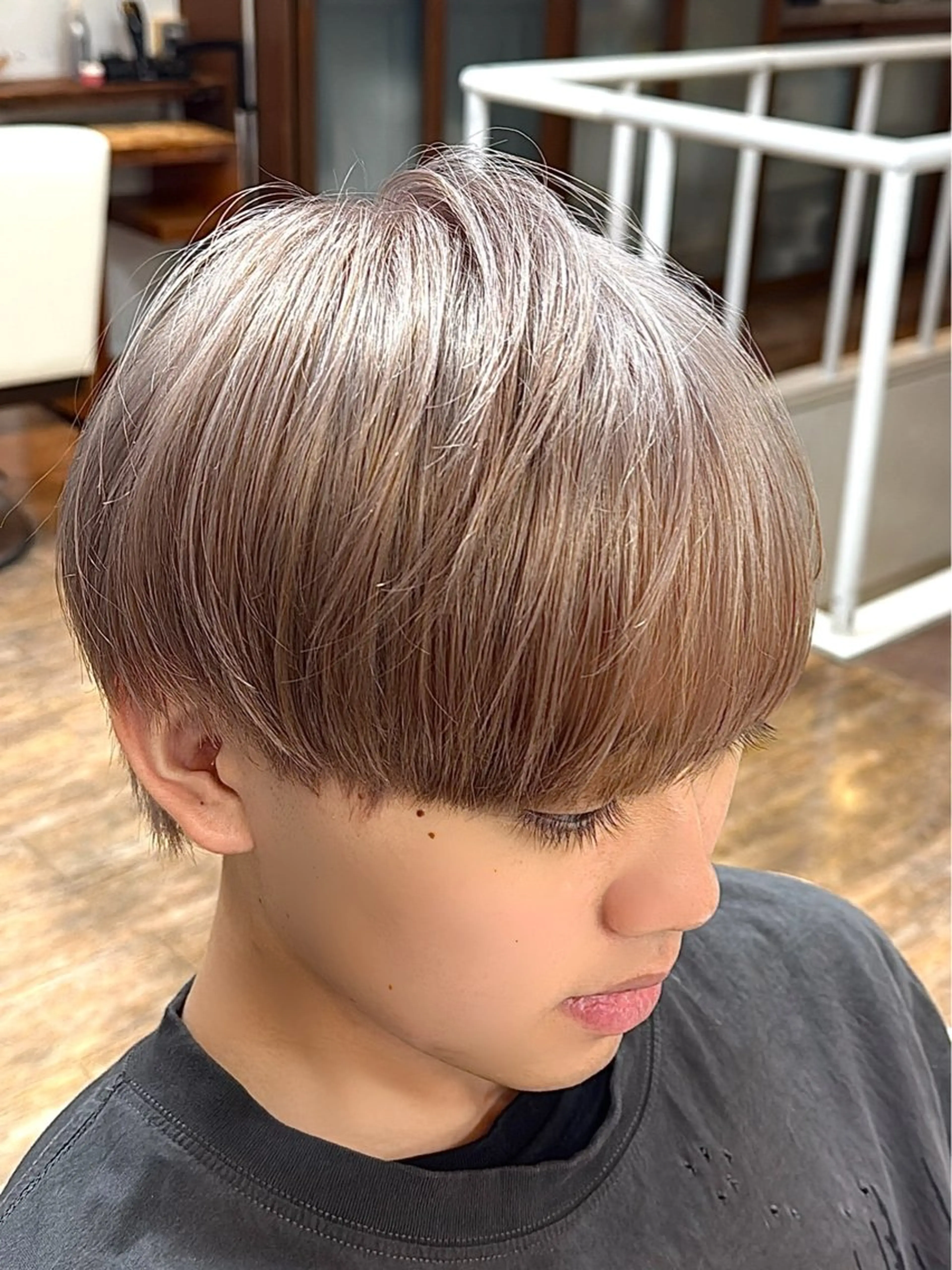 ミディアム メンズ メンズブリーチ メンズハイトーン カット ヘアカラー トリートメント 小山功陽 /メンズスタイルのヘアスタイル