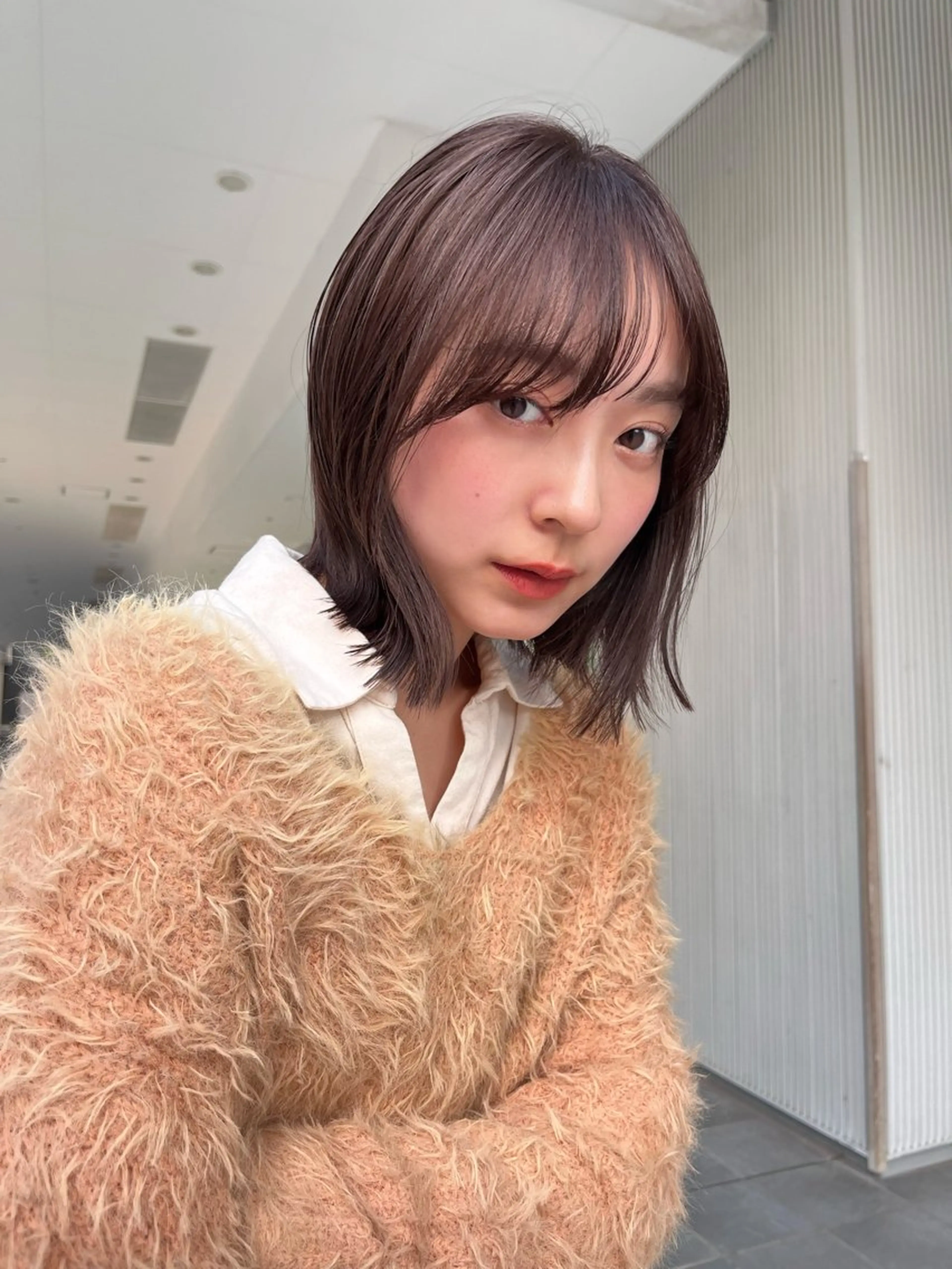 ミディアム カラー 阿久津真衣 似合わせカットのヘアスタイル