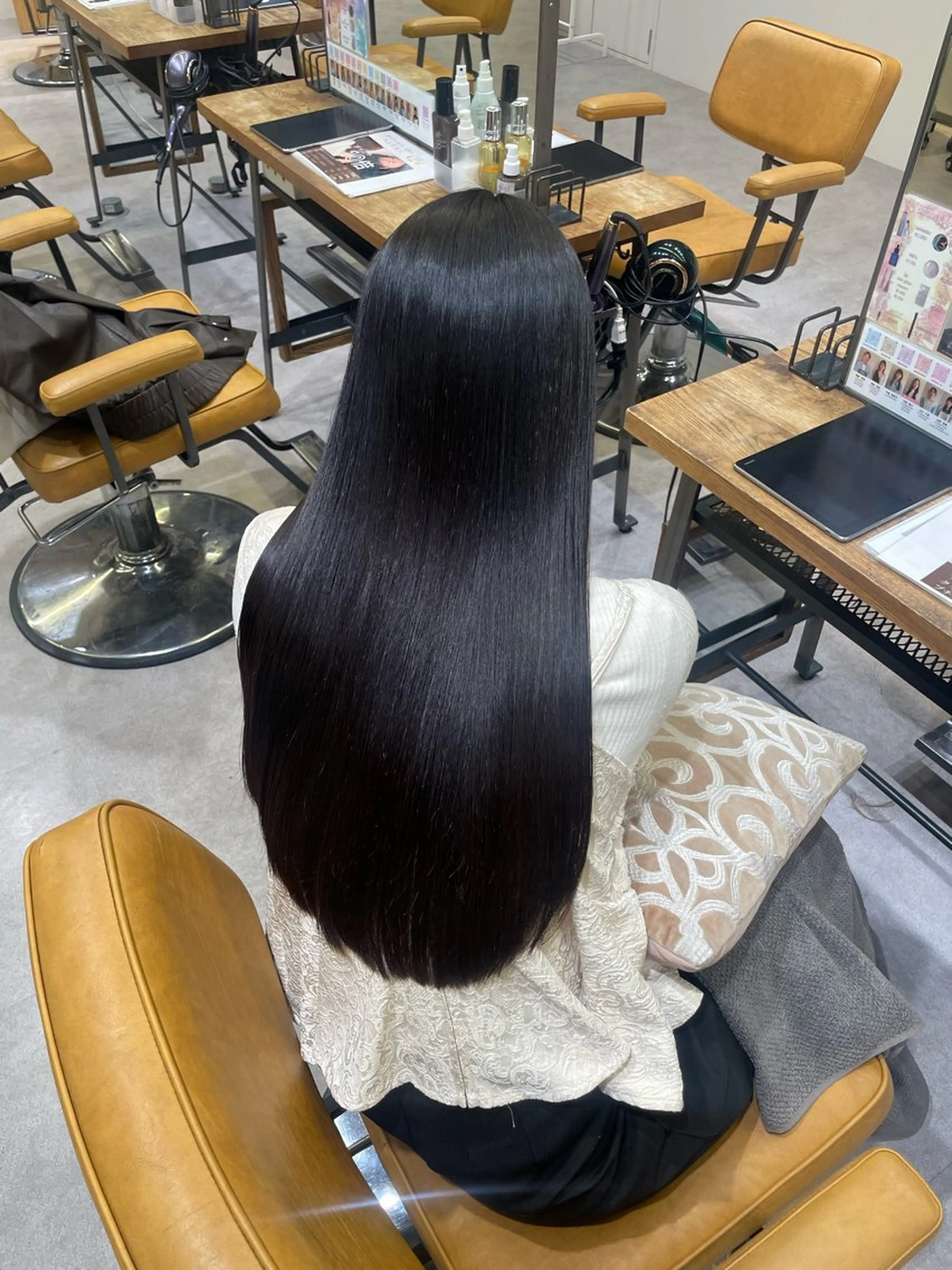 ロング SARA 【大阪梅田】のヘアスタイル