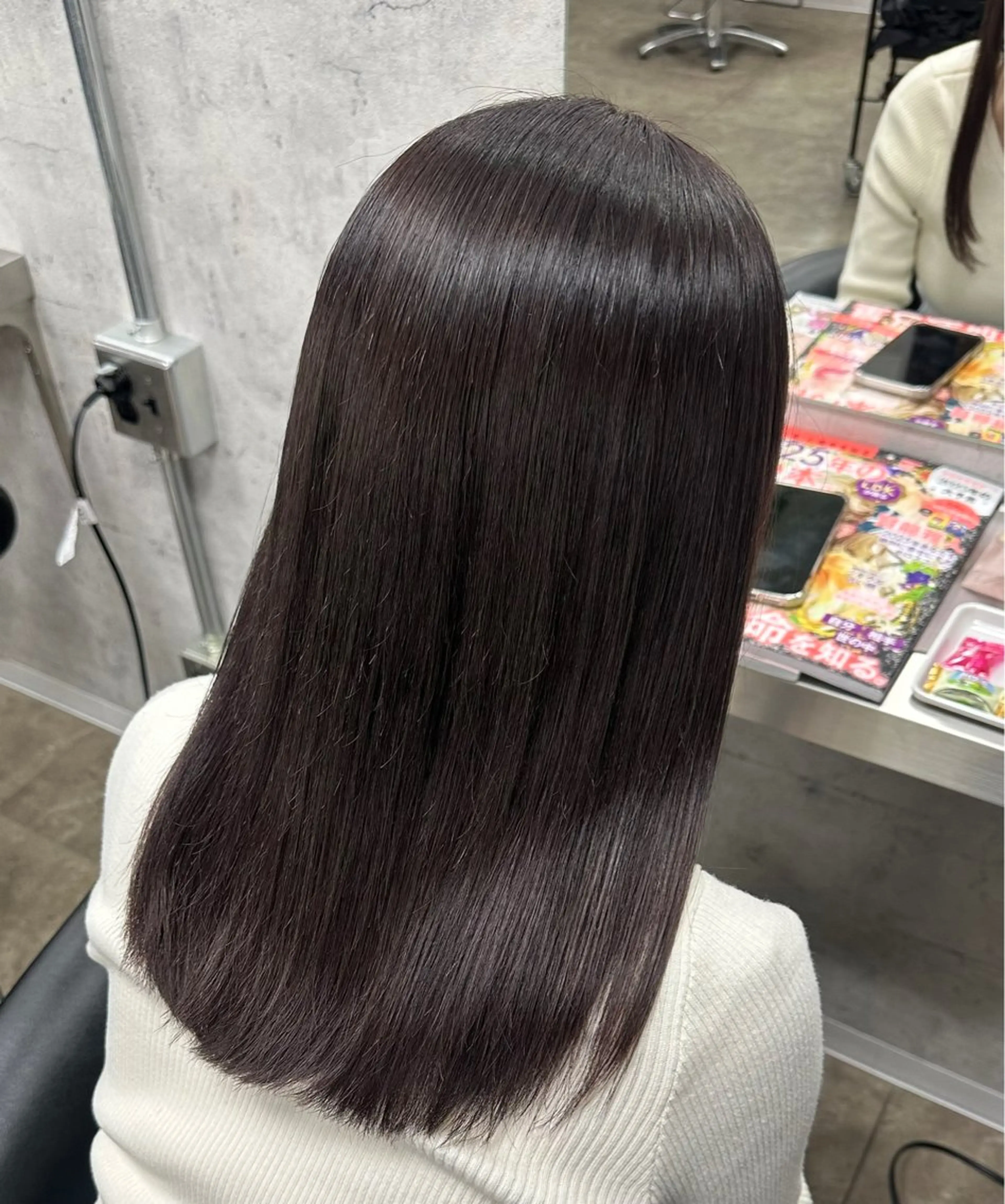 セミロング カラー ラベンダーカラー 飯田 冴のヘアスタイル