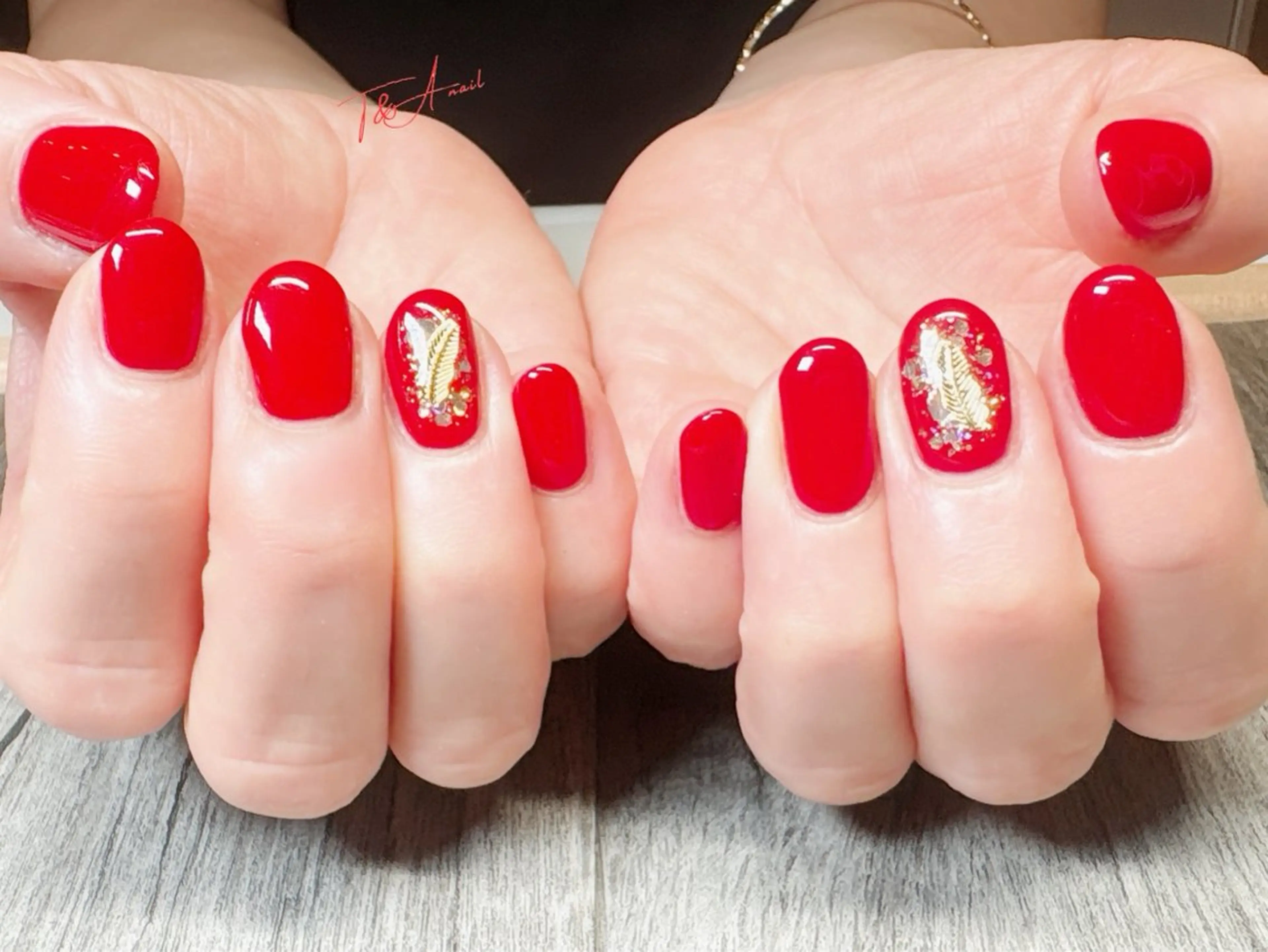 ネイル ジェルネイル オフィスネイル 赤色 スカルプネイル ショートネイル T&A nailのネイルデザイン