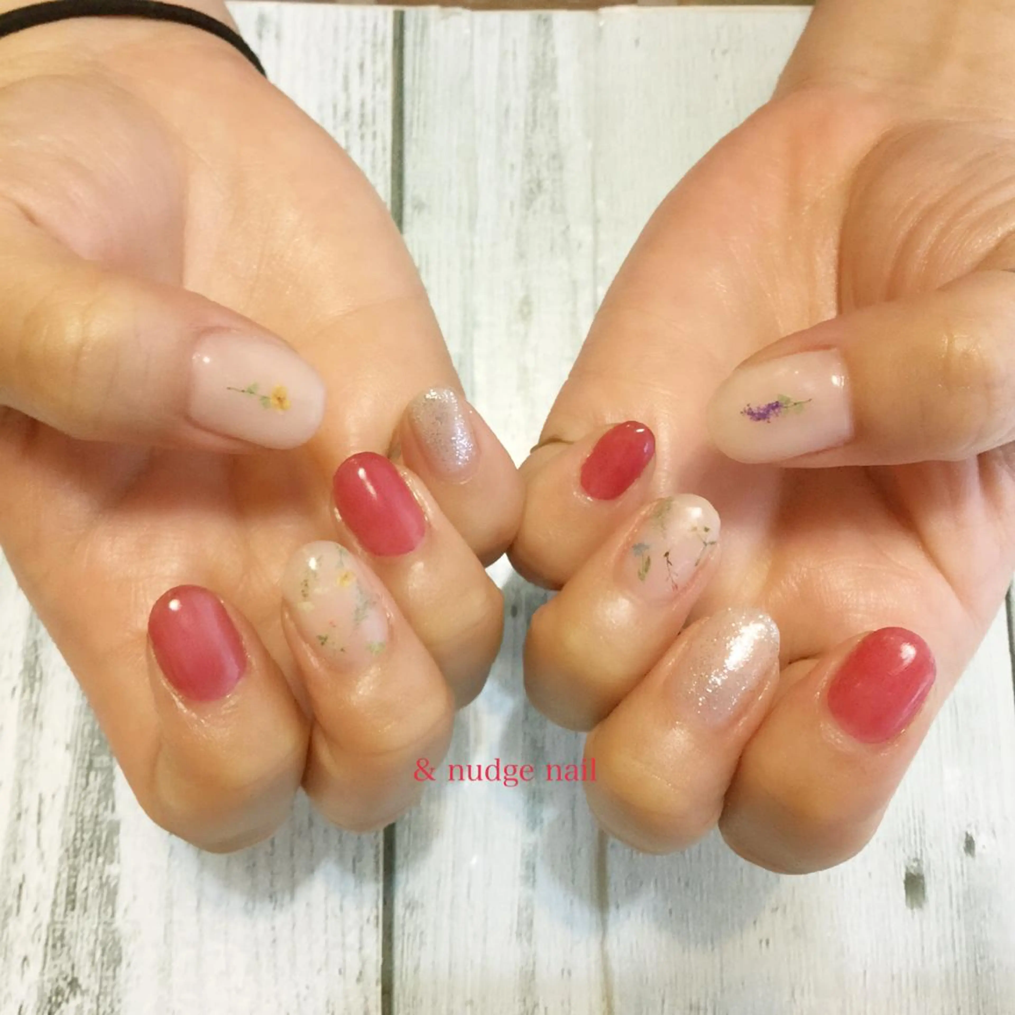 ネイル 赤色 ハンドネイル & nudge nail所属・&nudgenail 本多のネイルデザイン