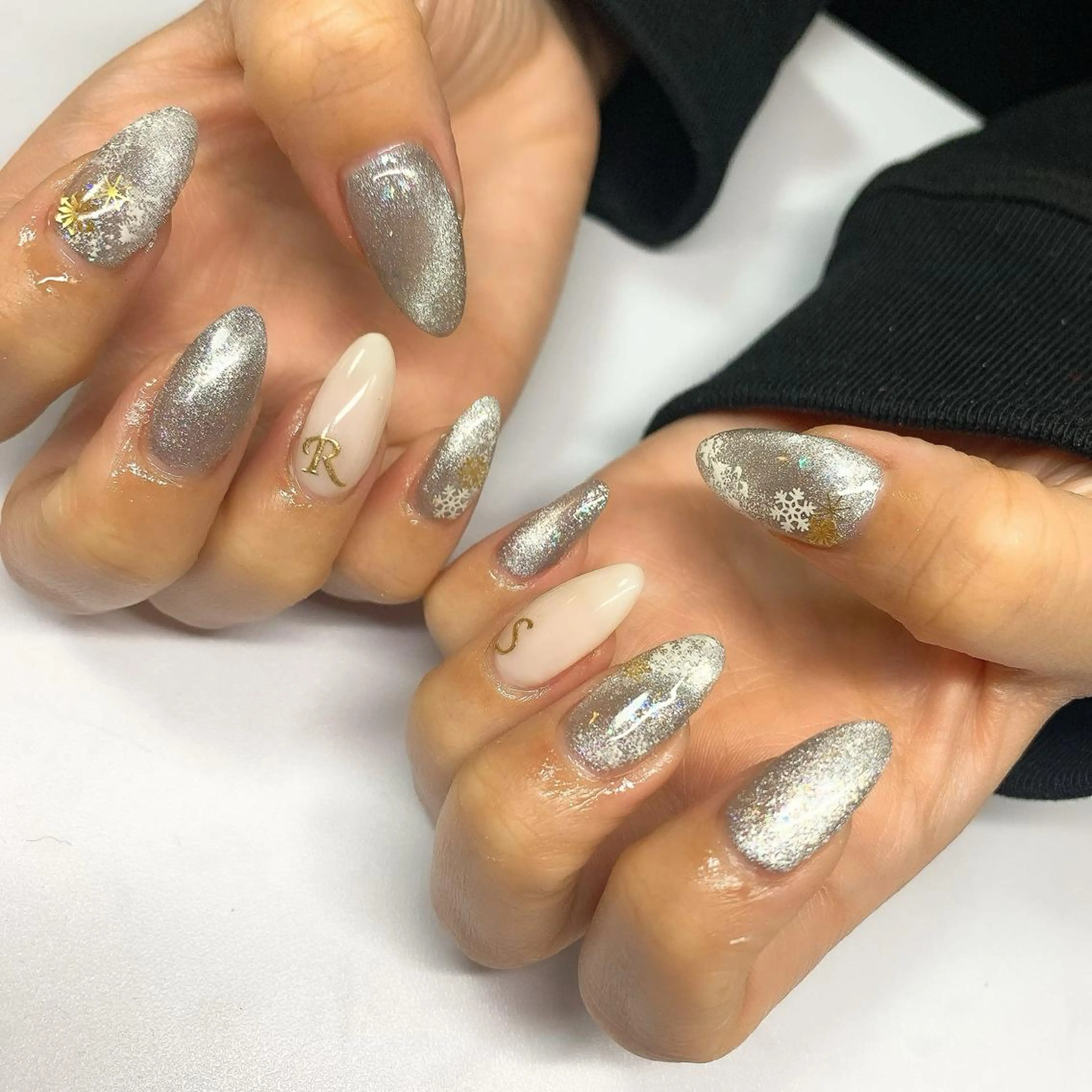 ネイル マグネットネイル シルバー vivi nailのネイルデザイン
