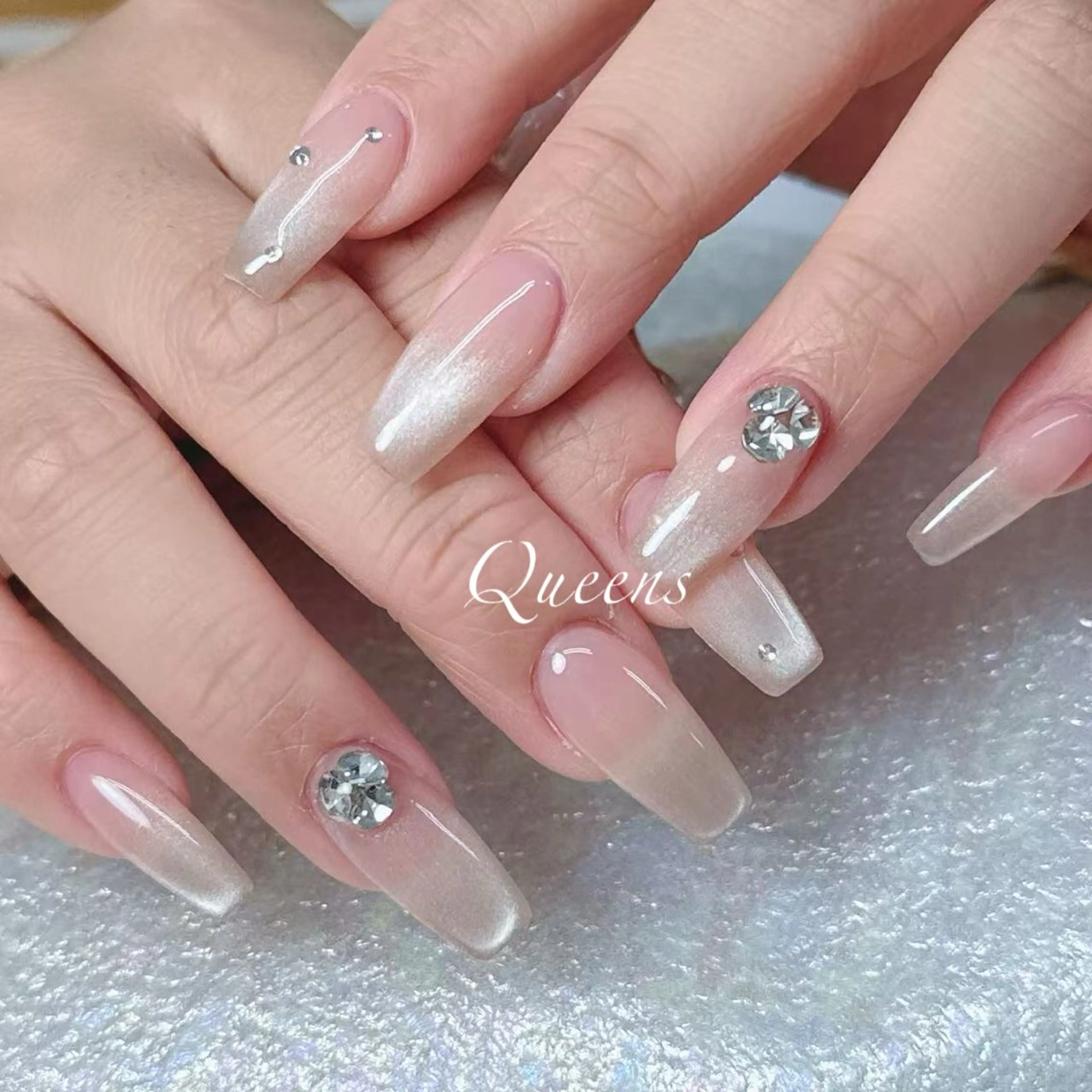 ネイル ハンドネイル Queens テイのネイルデザイン