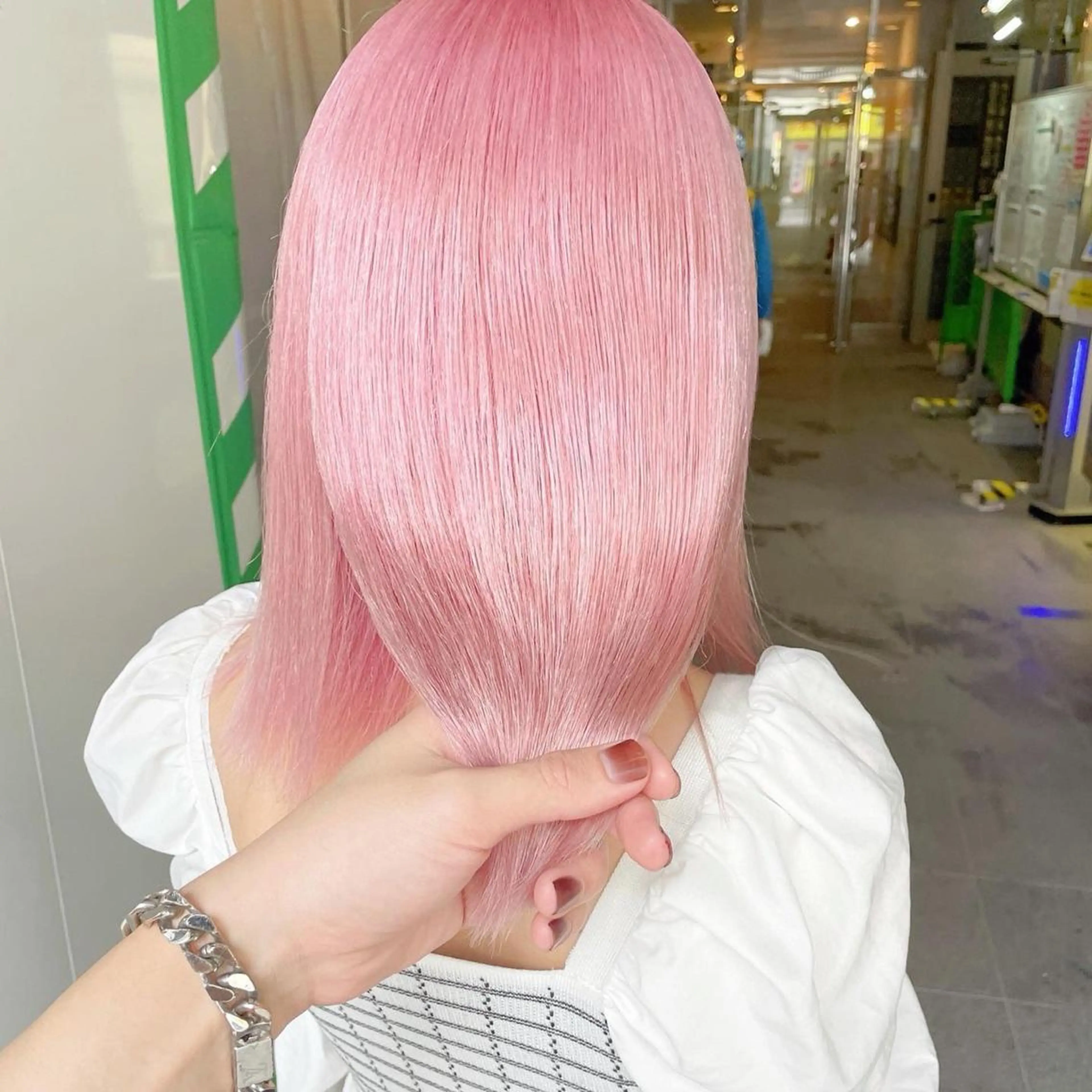 ミディアム カラー ダブルカラー ハイトーンカラー ネイビーカラー ピンクカラー ボブ ヘアカラー トリートメント ヘアセット ハイトーン特化🎀 LEONのヘアスタイル
