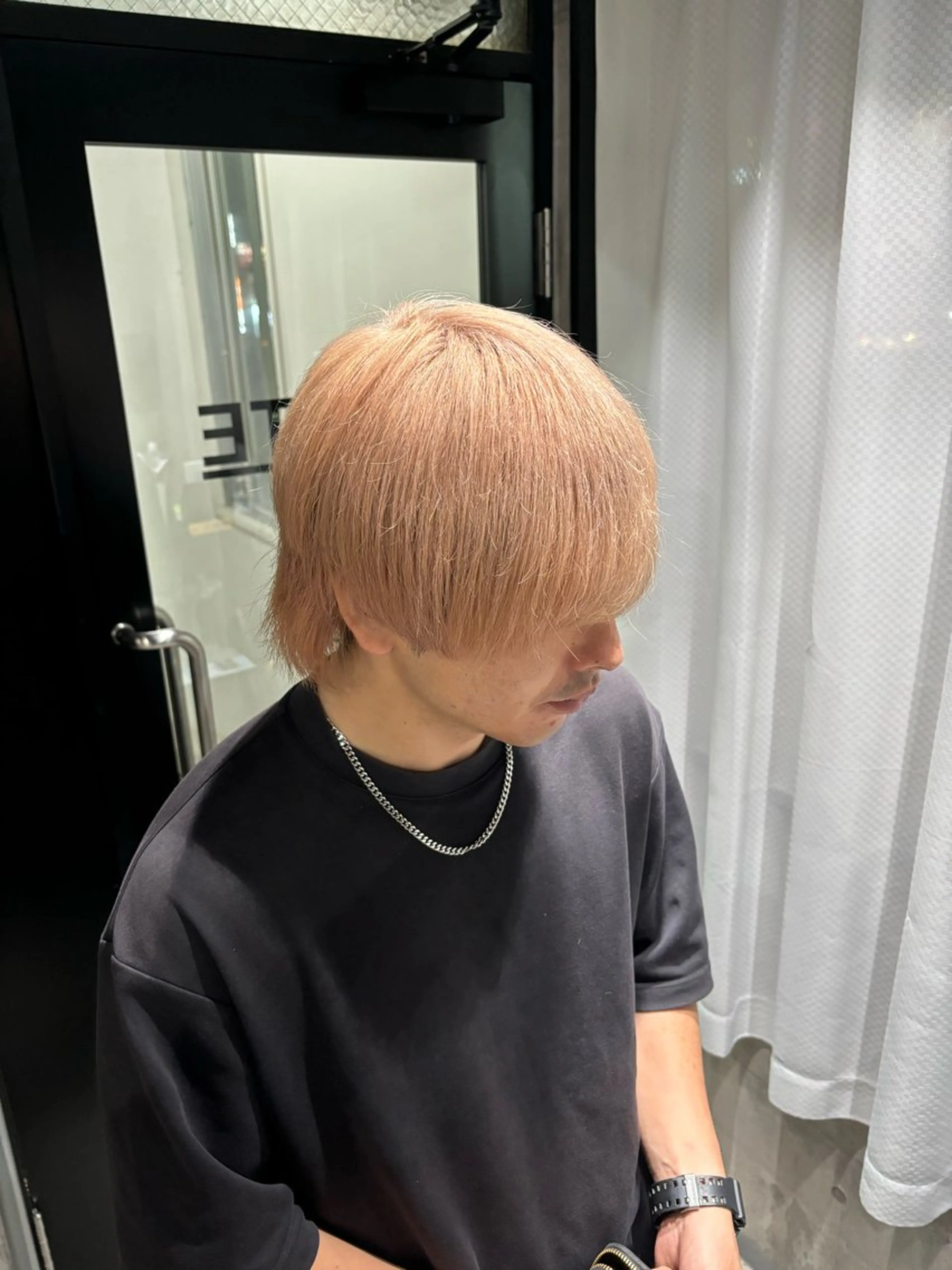 カラー メンズ ベージュカラー ミルクティーベージュ カット ヘアカラー トリートメント _WHITE / KENTOのヘアスタイル