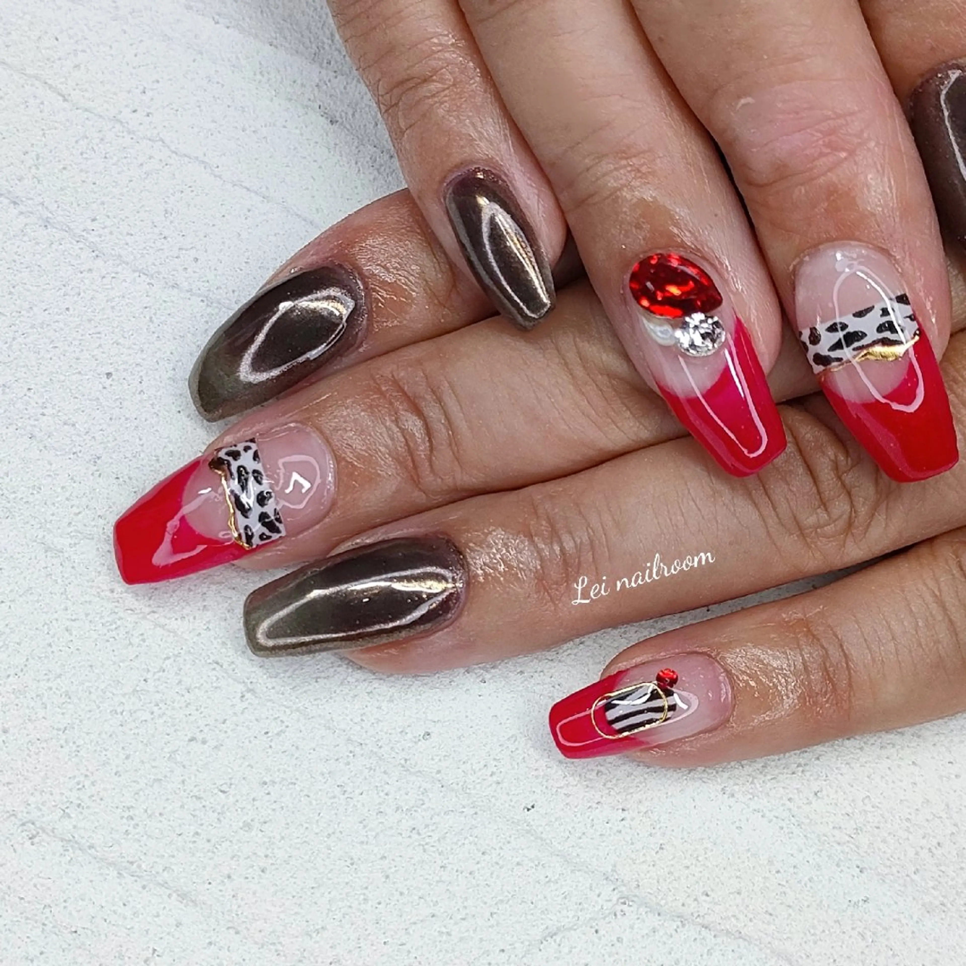 ネイル ジェルネイル キラキラネイル lei🌼 nailroomのネイルデザイン