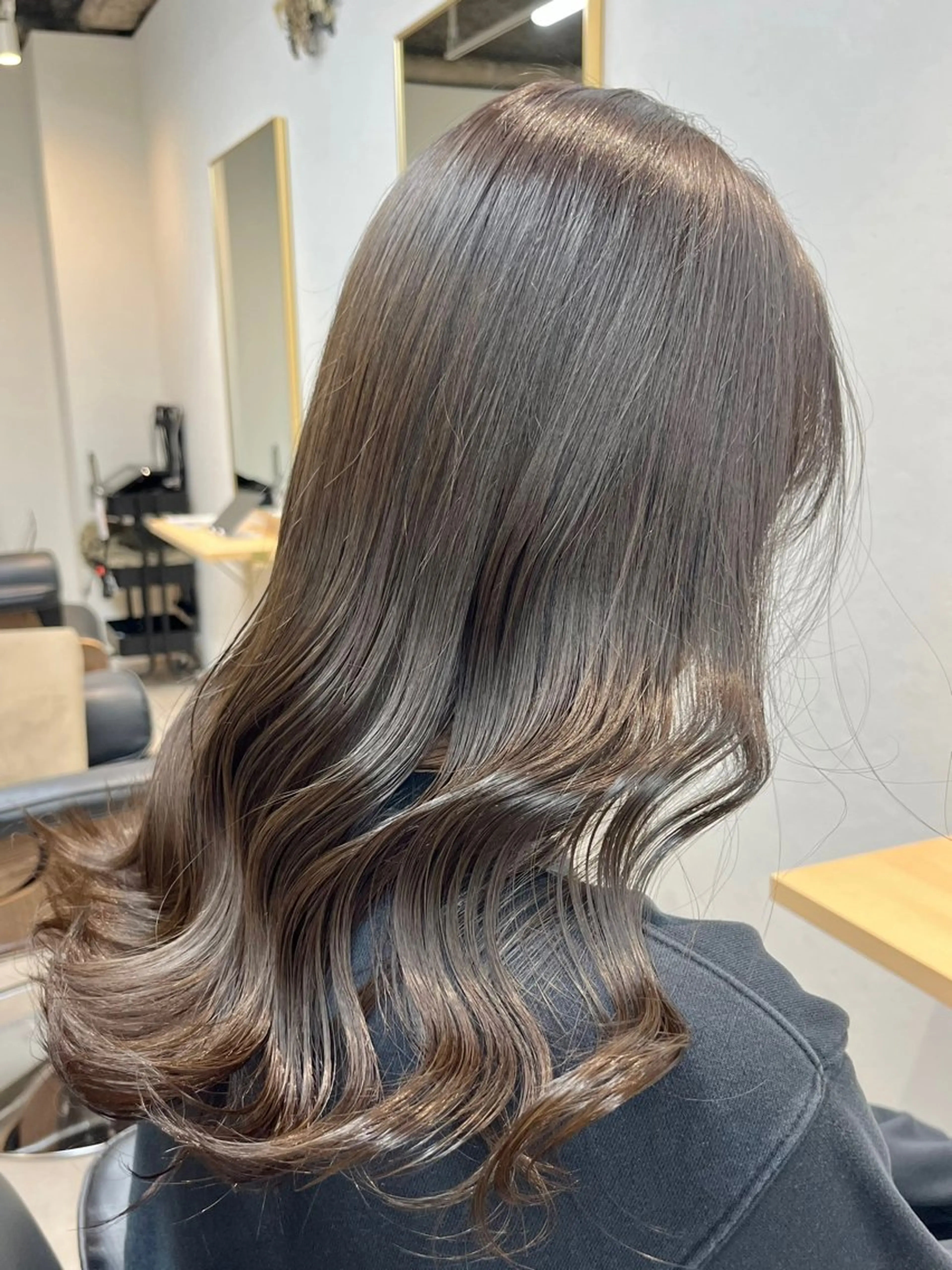 セミロング カラー アッシュ アッシュブラウン ブラウンカラー カット ヘアカラー トリートメント ショート/レイヤー/ 艶カラー/まなみのヘアスタイル