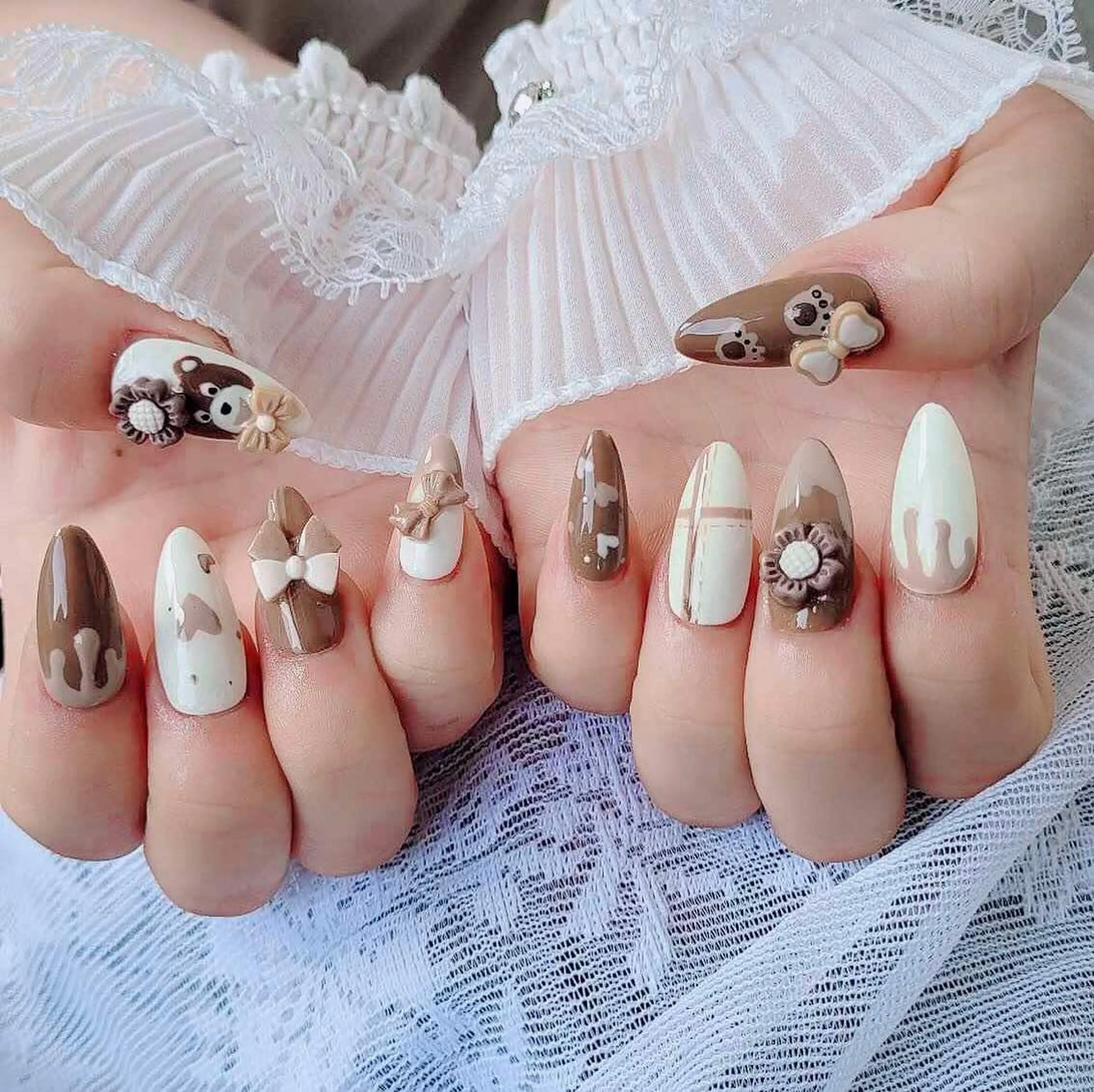 ネイル オーロラネイル チークネイル 長さ出し フットネイル フレンチネイル Anh 歌舞伎町のネイルデザイン