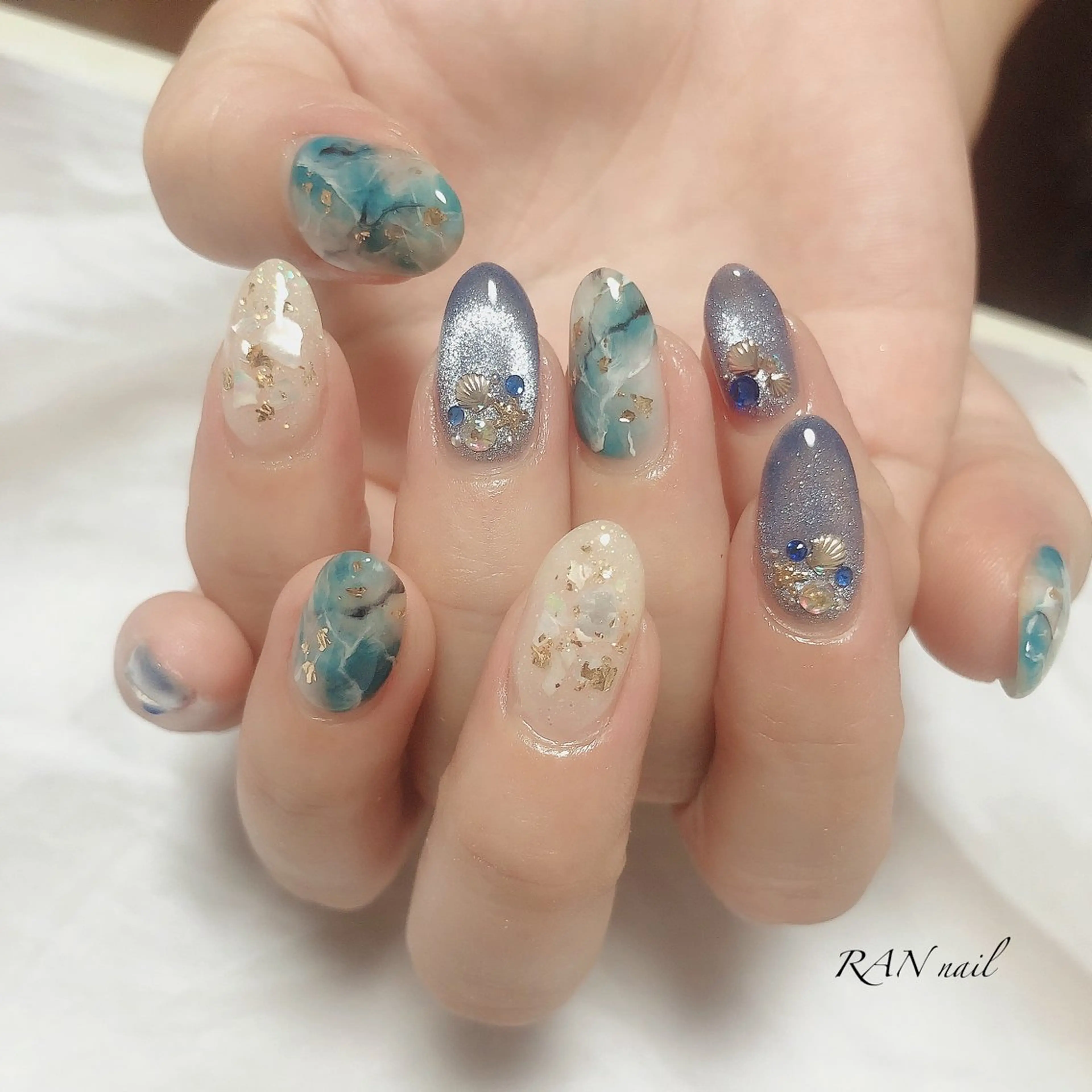 ネイル ブルー ジェルネイル キラキラネイル マグネットネイル ニュアンスネイル ハンドネイル フットネイル RAN nailのネイルデザイン