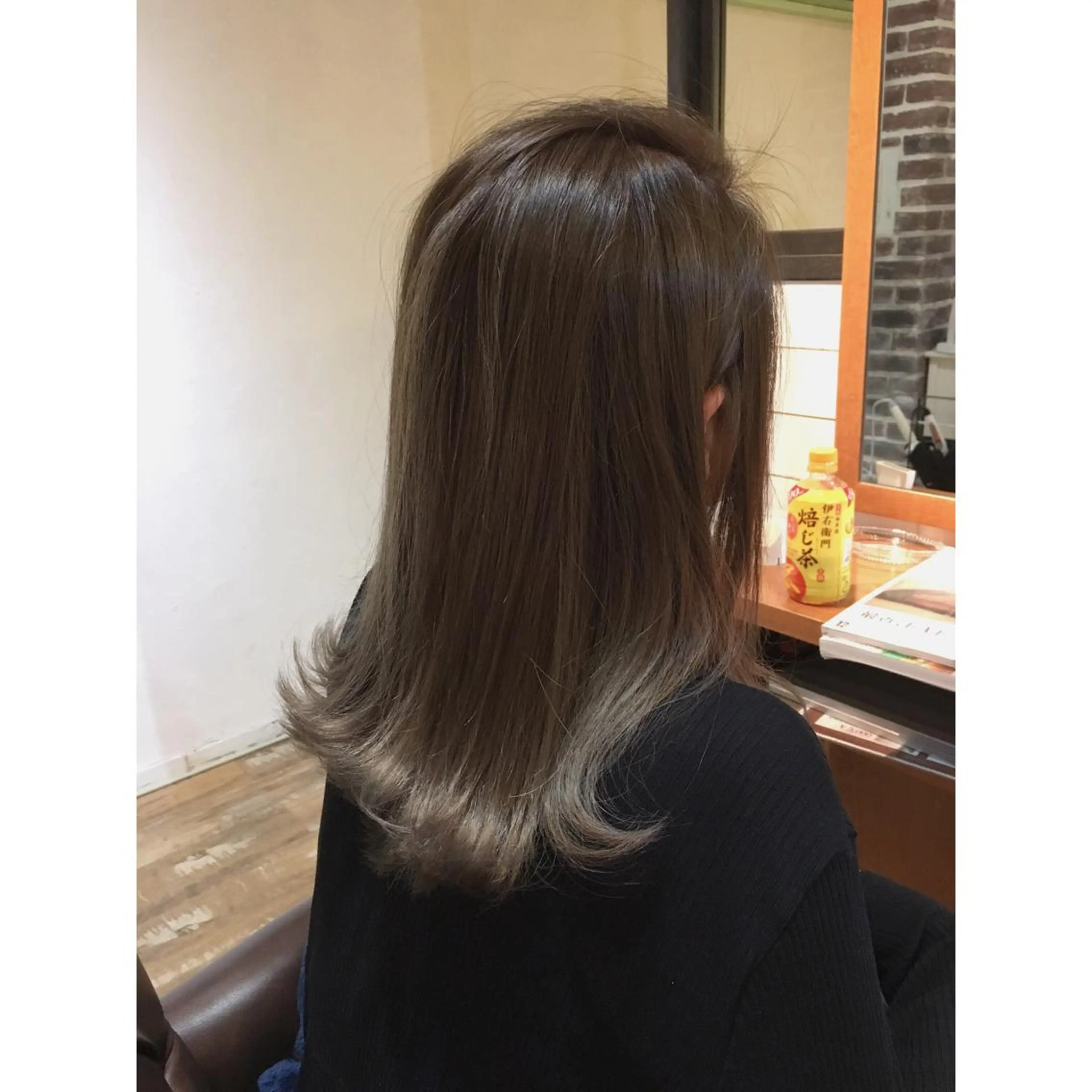セミロング カラー 透明感カラー イルミナカラー 木下大地 HAIR Oneのヘアスタイル
