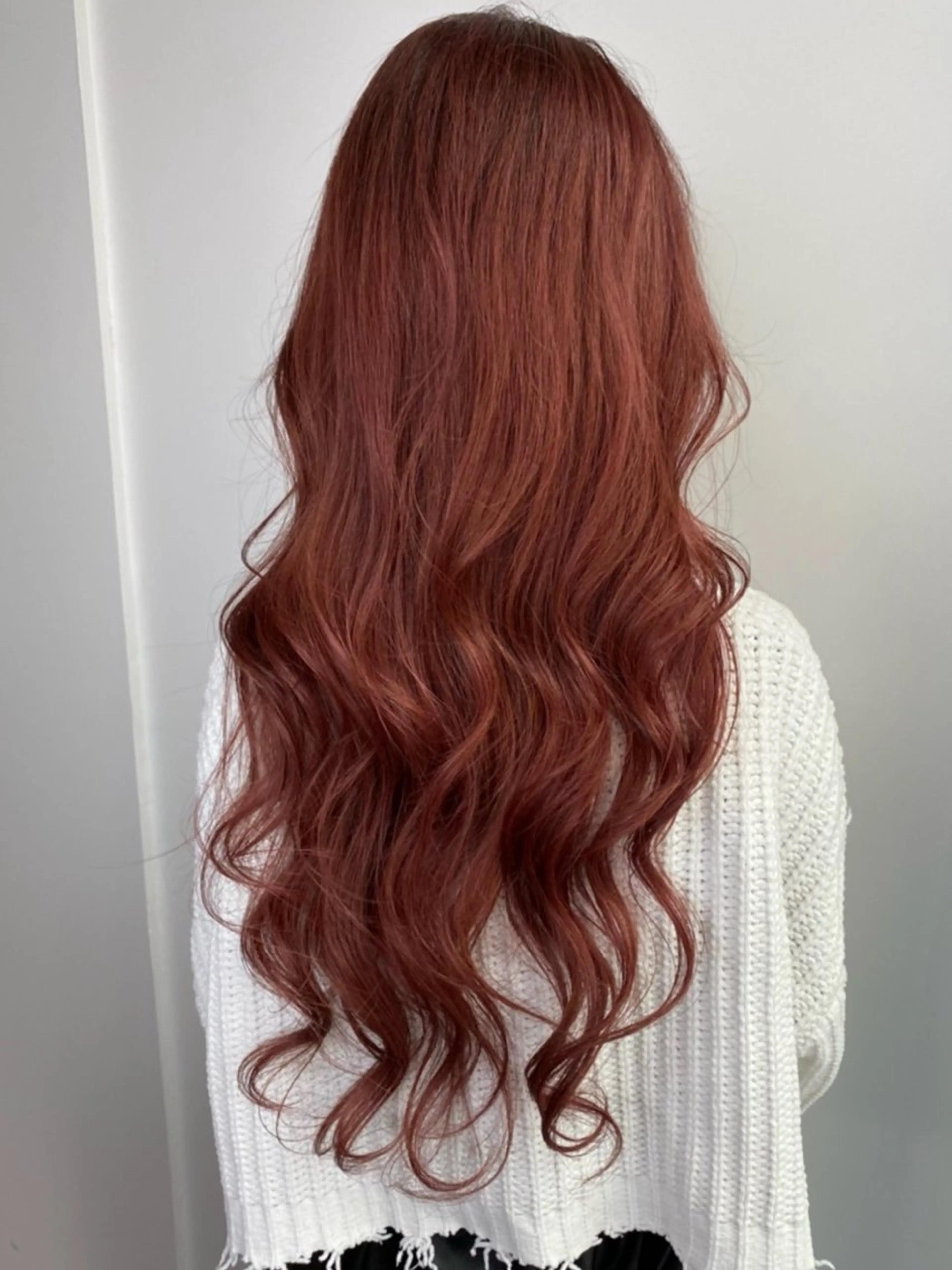 ロング カラー ピンクカラー レッドカラー ヘアカラー 濵田 結月のヘアスタイル