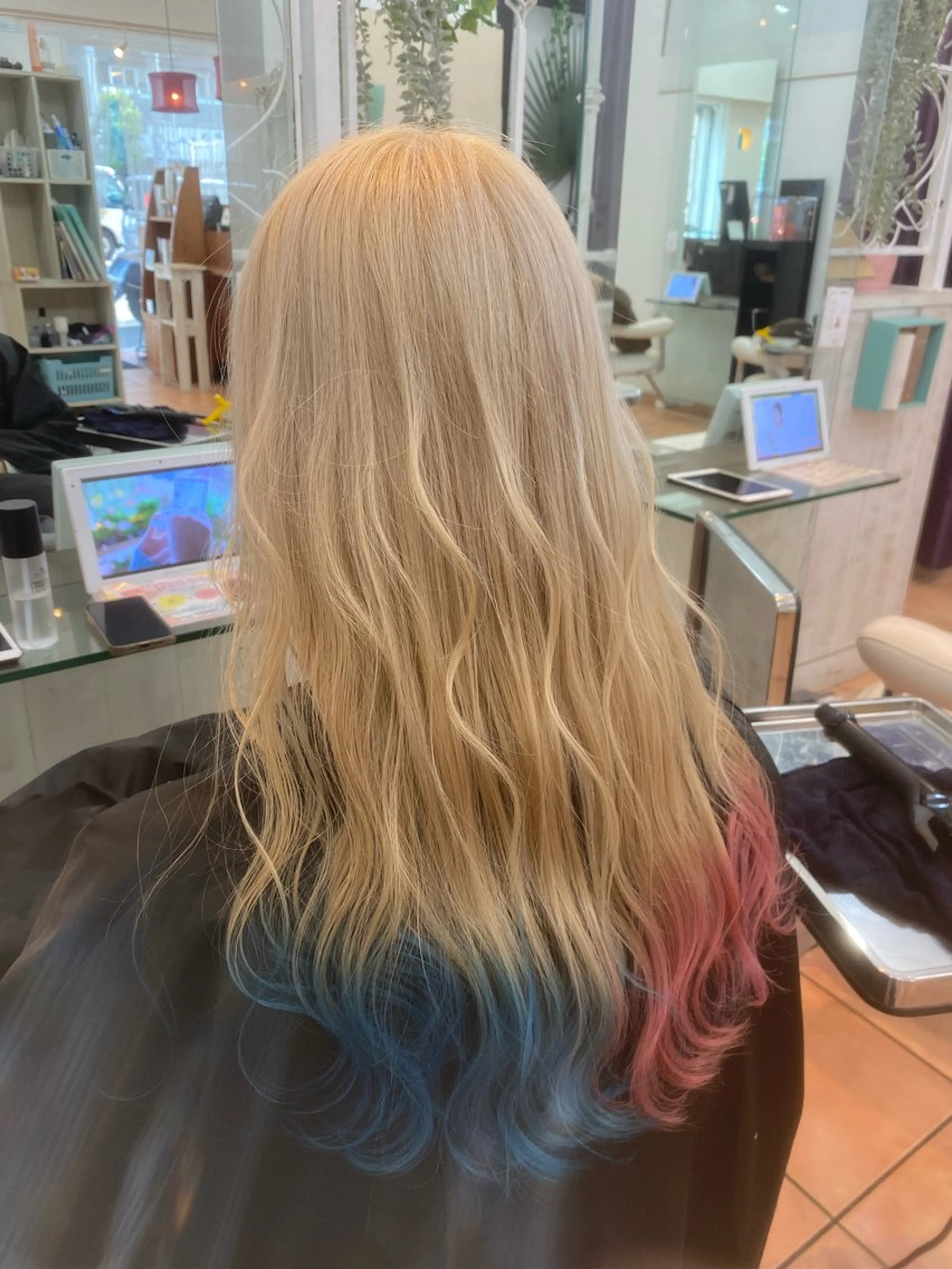 ロング カラー アンククロス所属・ホワイトベージュ︎︎ seikaのヘアスタイル