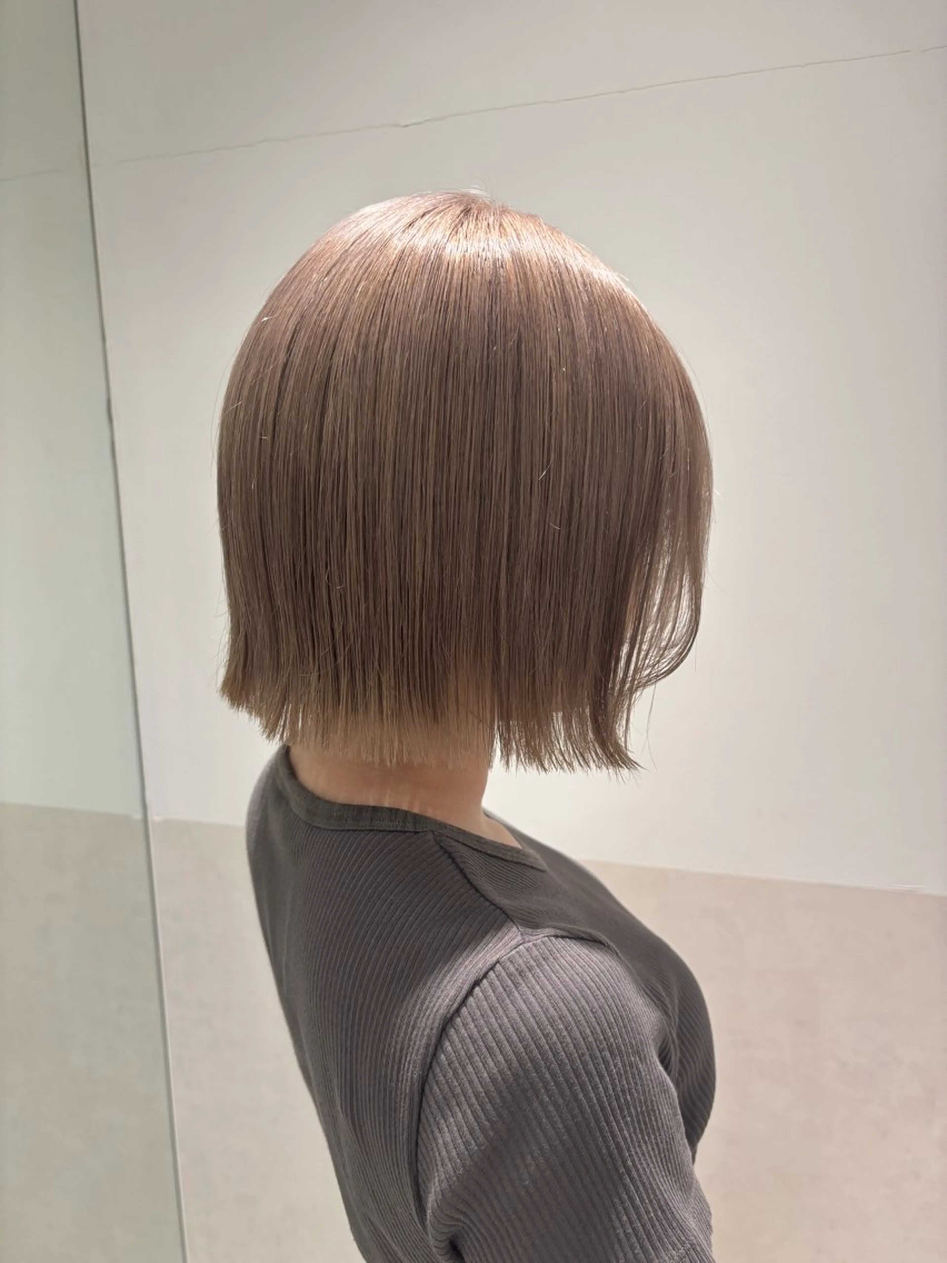 ショート カラー ヘアアレンジ ベージュカラー ブリーチ ホワイトベージュ カット ヘアカラー トリートメント ヘッドスパ ヘアセット 押切 響　のヘアスタイル