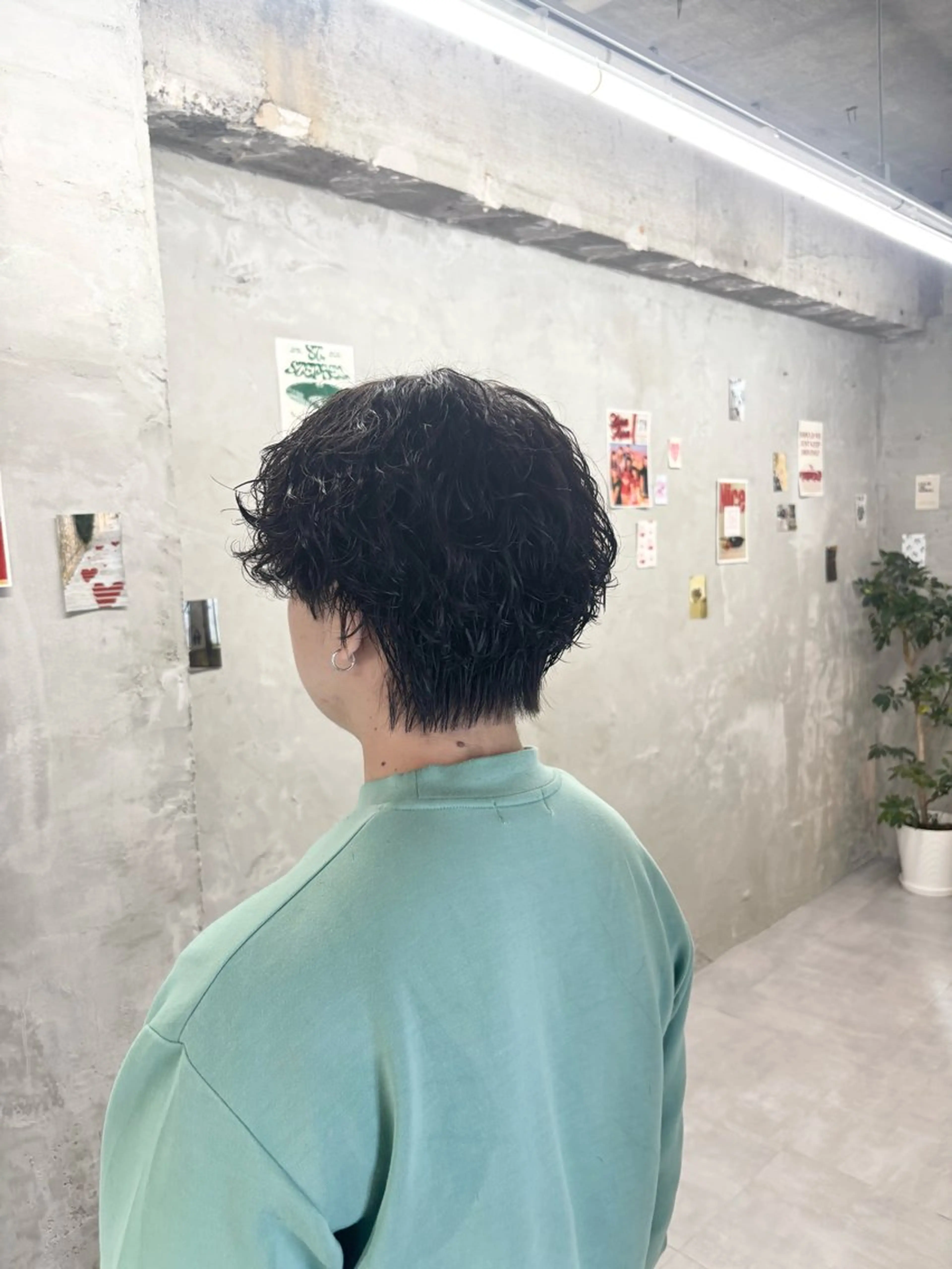 ショート パーマ メンズ メンズパーマ 波巻きパーマ スパイラルパーマ カット パーマ トリートメント door white hideのヘアスタイル