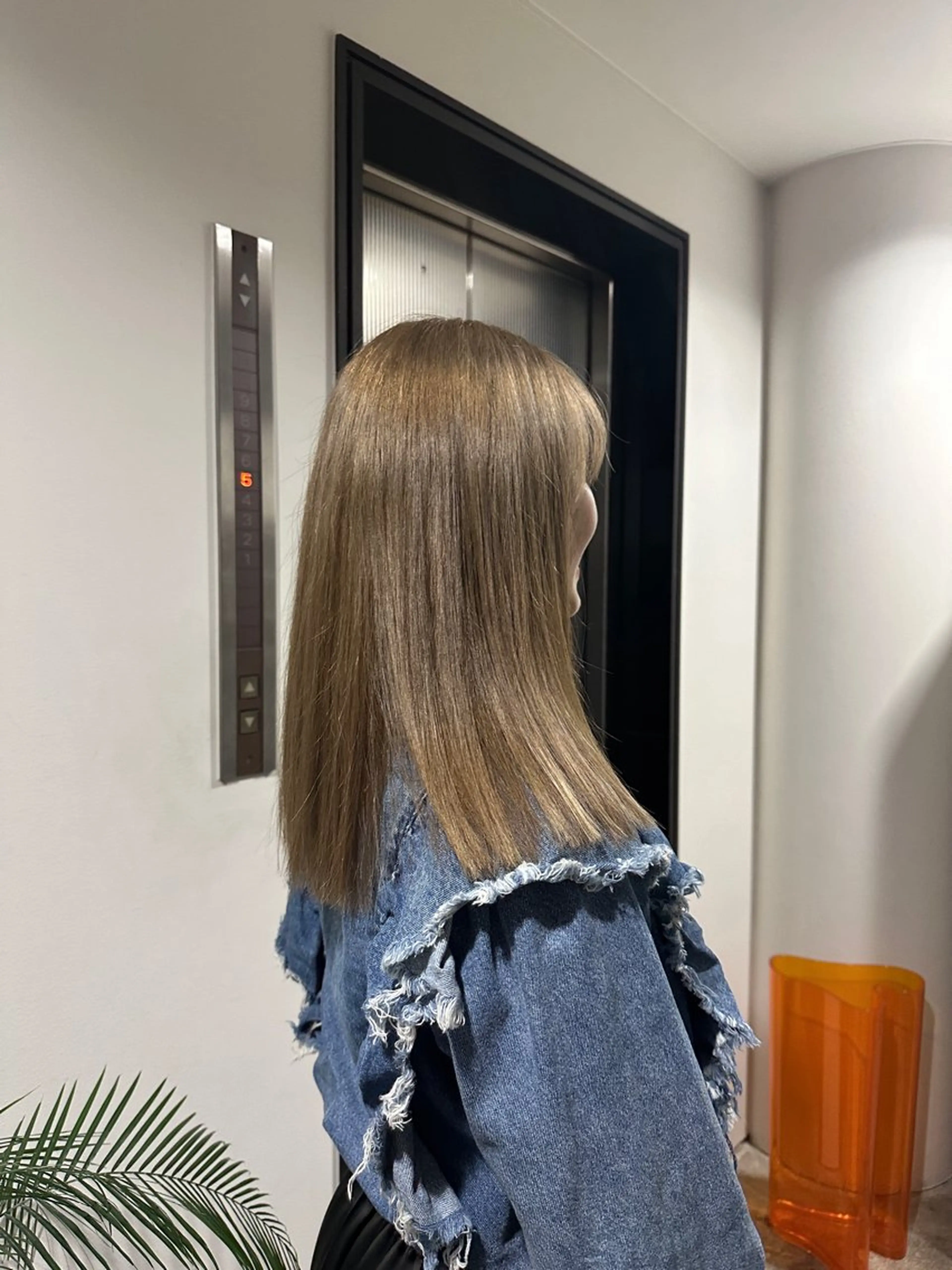 セミロング カラー 透明感カラー/顔周り レイヤー/髪質改善のヘアスタイル