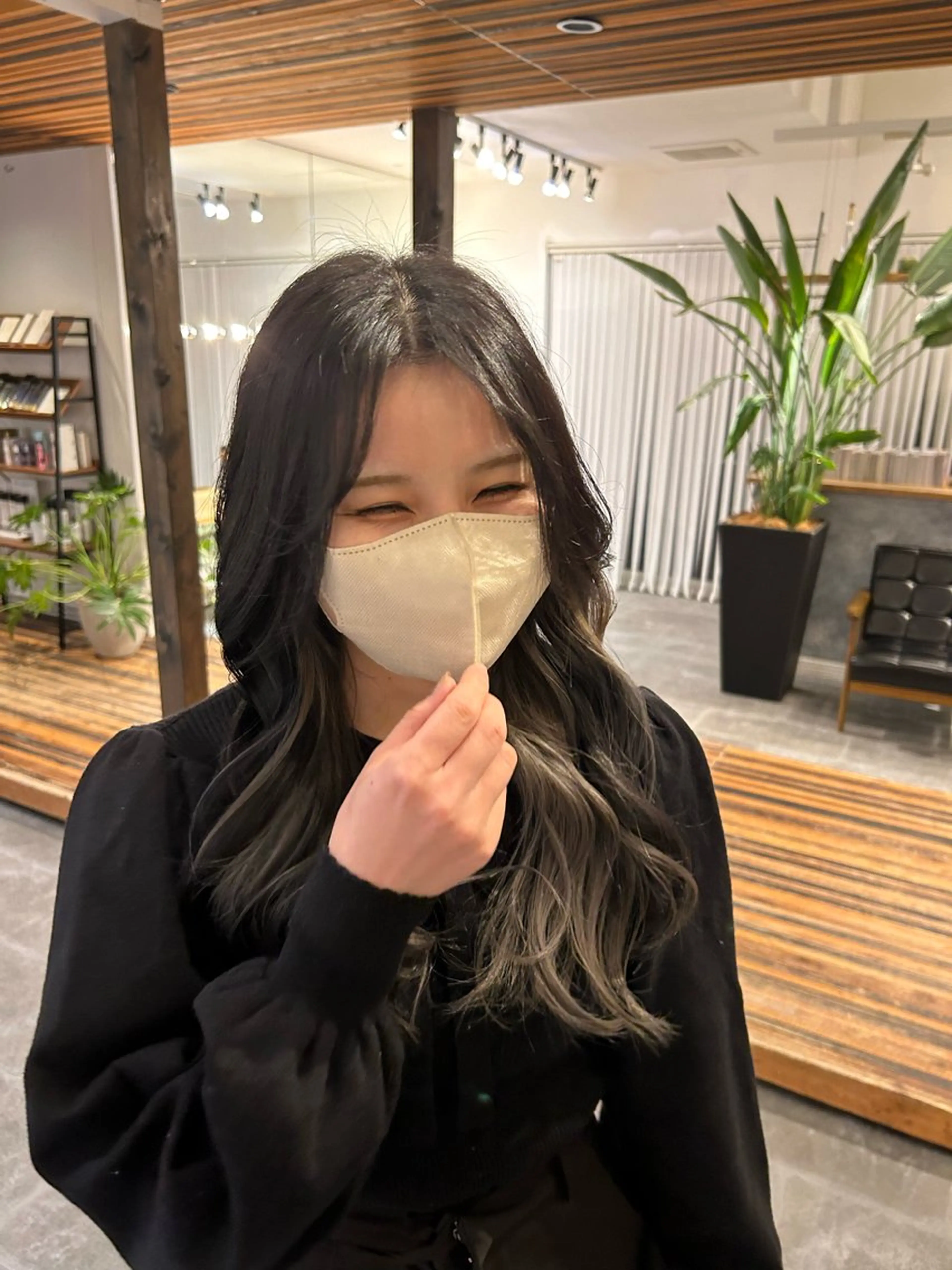 ロング カラー インナーカラー 出島 凜平のヘアスタイル