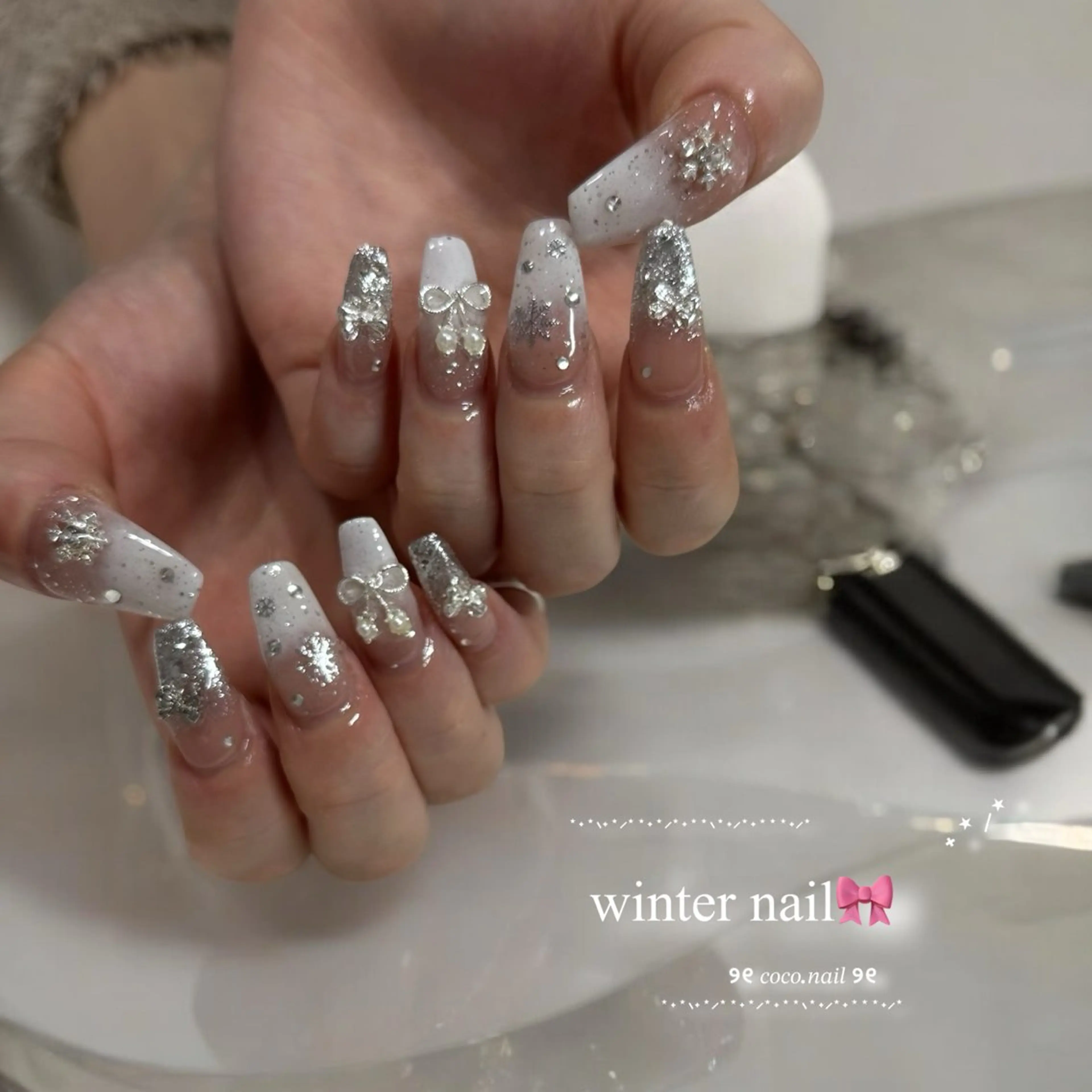 ネイル ハンドネイル フットネイル lili.nail y2k/長さ出しのネイルデザイン