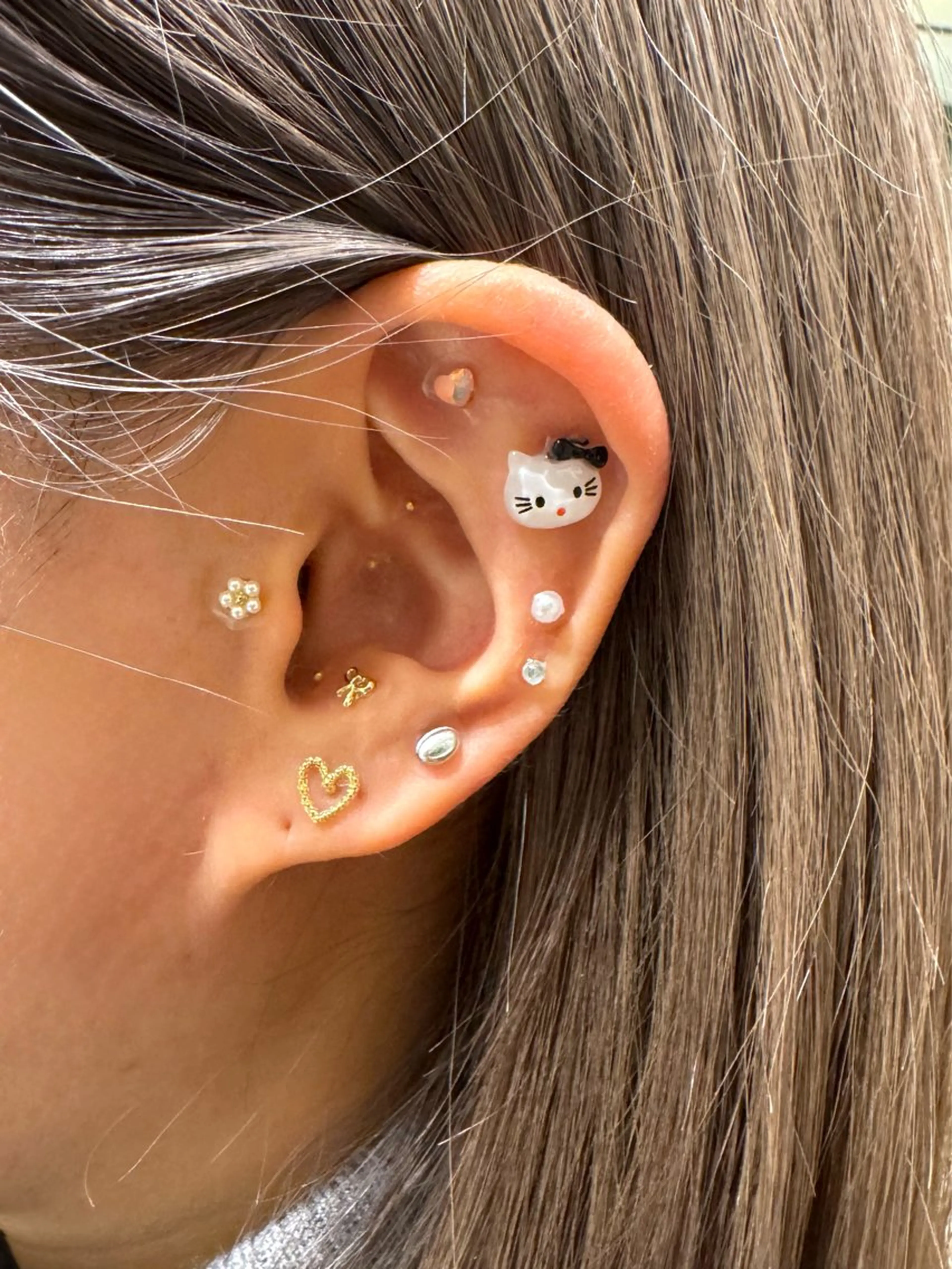 耳ツボジュエリー　✨付け放題✨　（有料パーツも可）お時間厳守メニューの写真