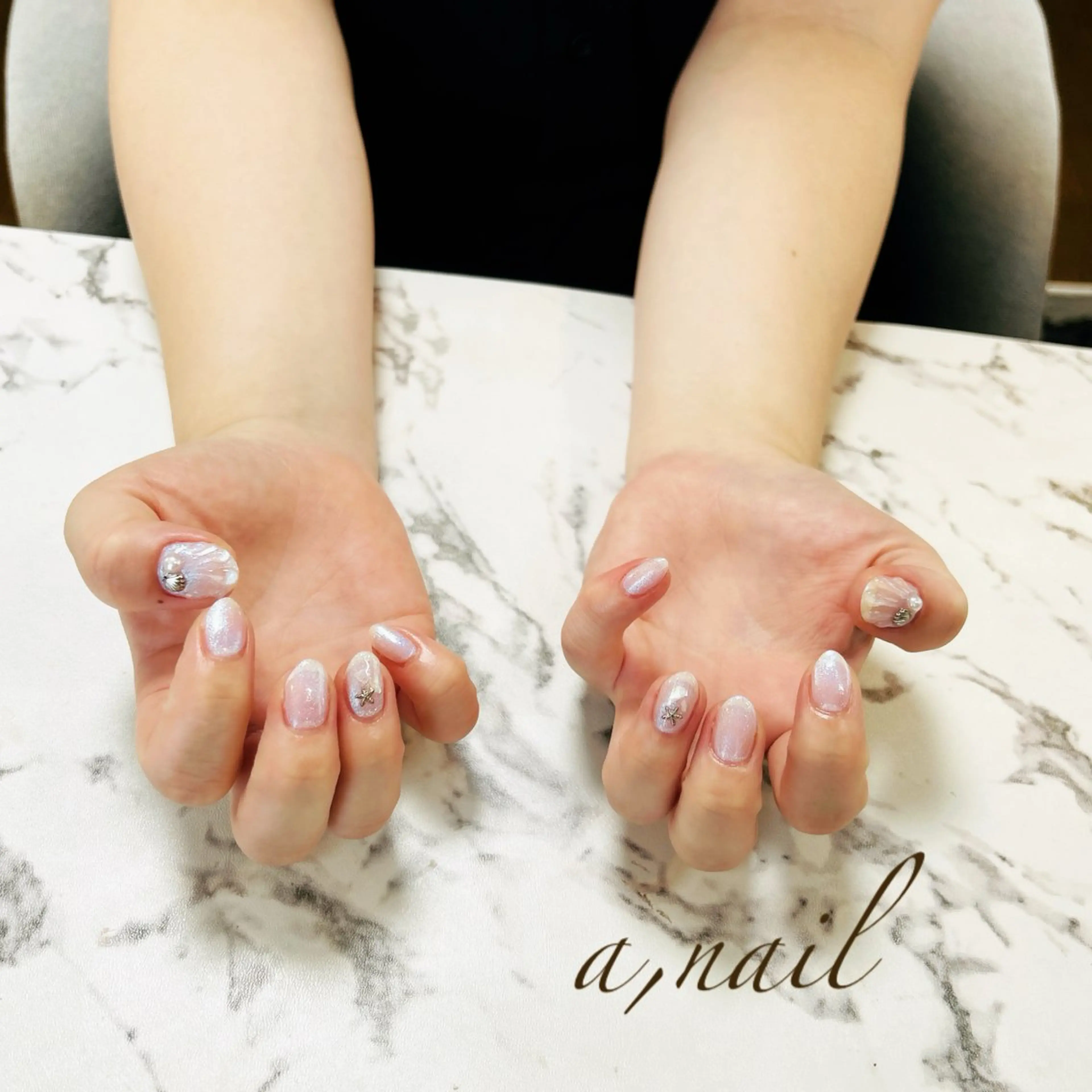 ネイル オーロラネイル キラキラネイル ラメ(グリッター) ぷっくりネイル シンプルネイル ハンドネイル ネイルサロン エーネイルのネイルデザイン