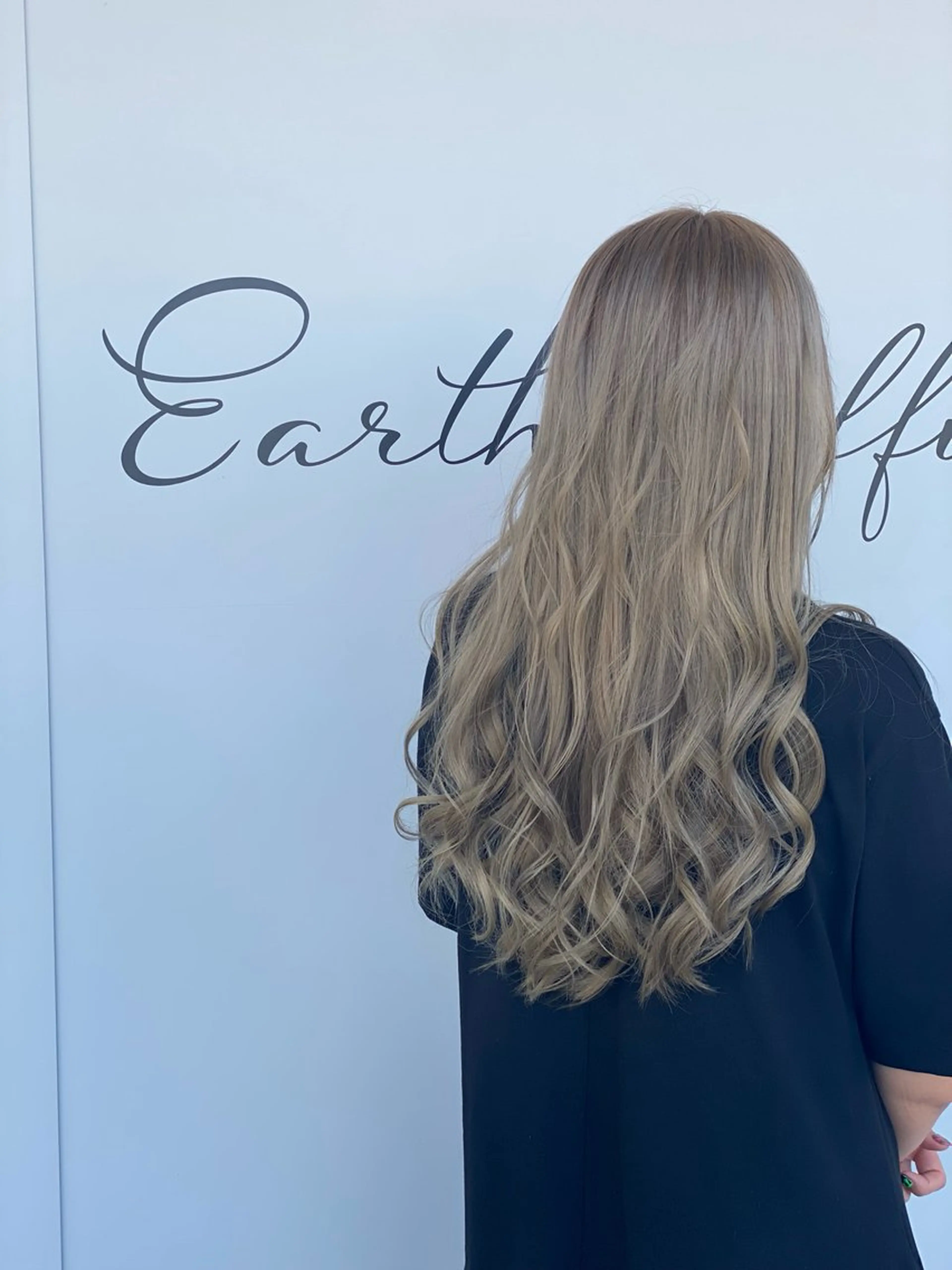 ロング カラー ブリーチ ダブルカラー 服部 路代のヘアスタイル